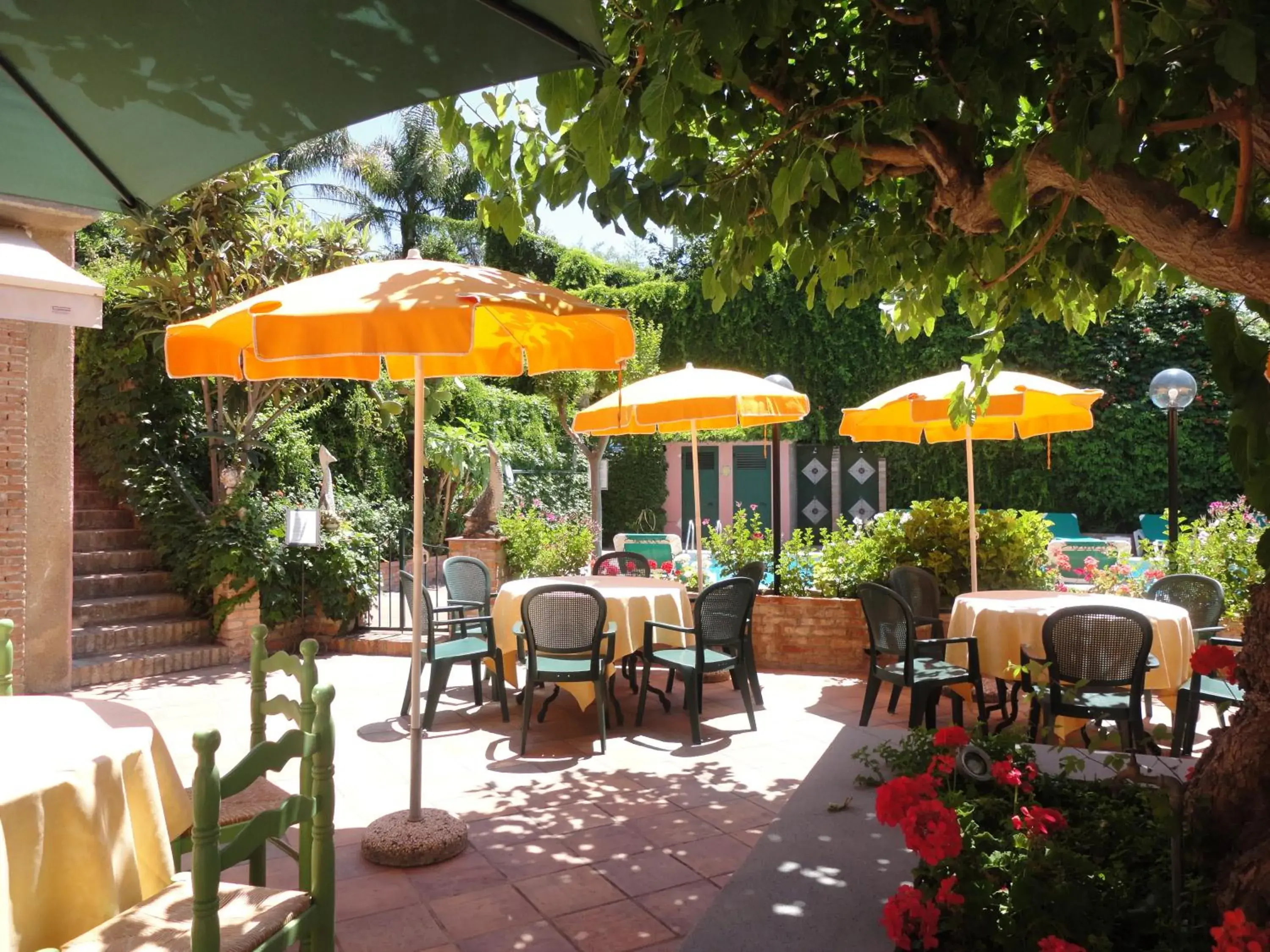 Balcony/Terrace, Restaurant/Places to Eat in Hotel Villa Sirina