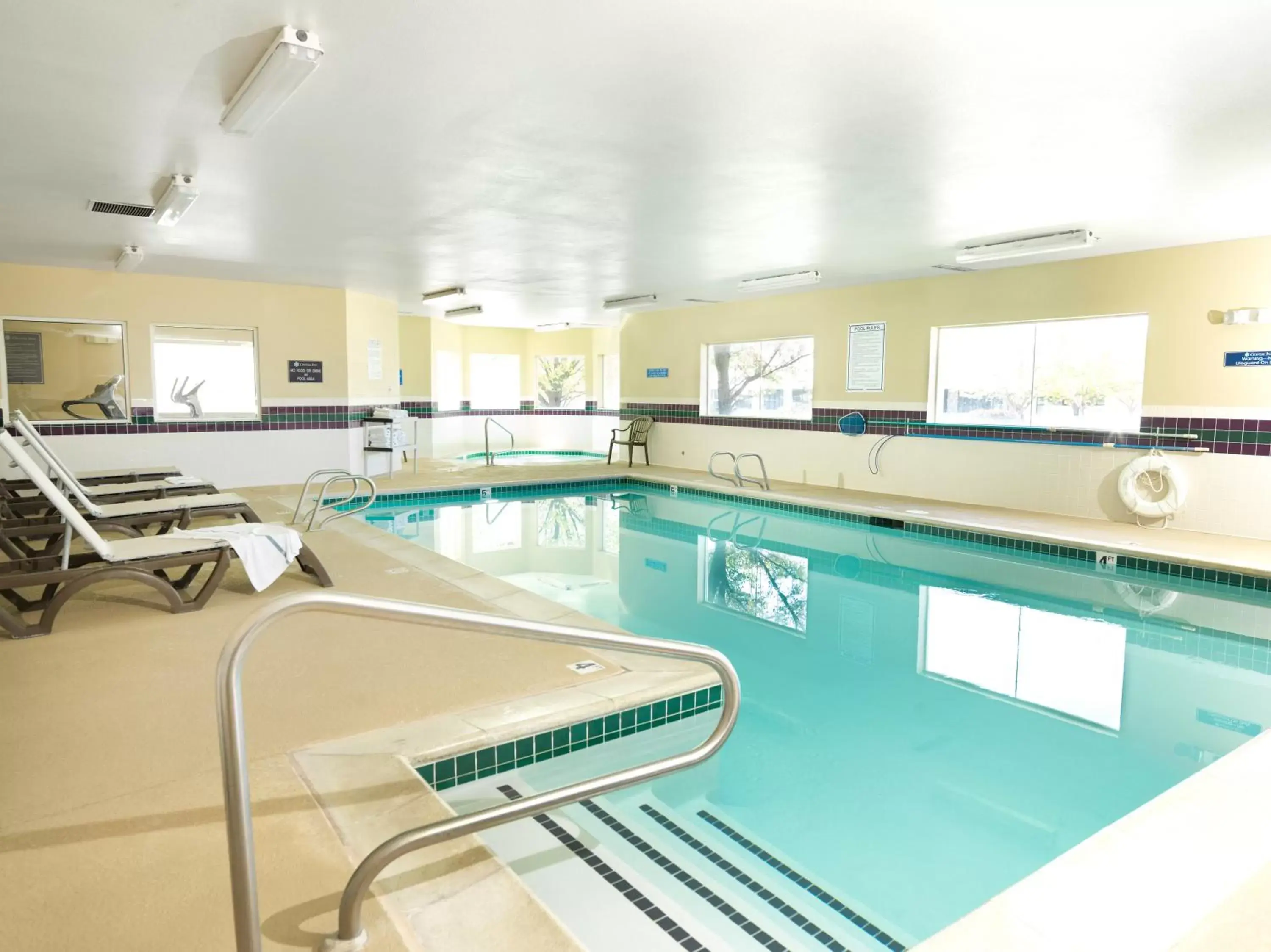 Hot Tub, Swimming Pool in Crystal Inn Hotel & Suites - Midvalley