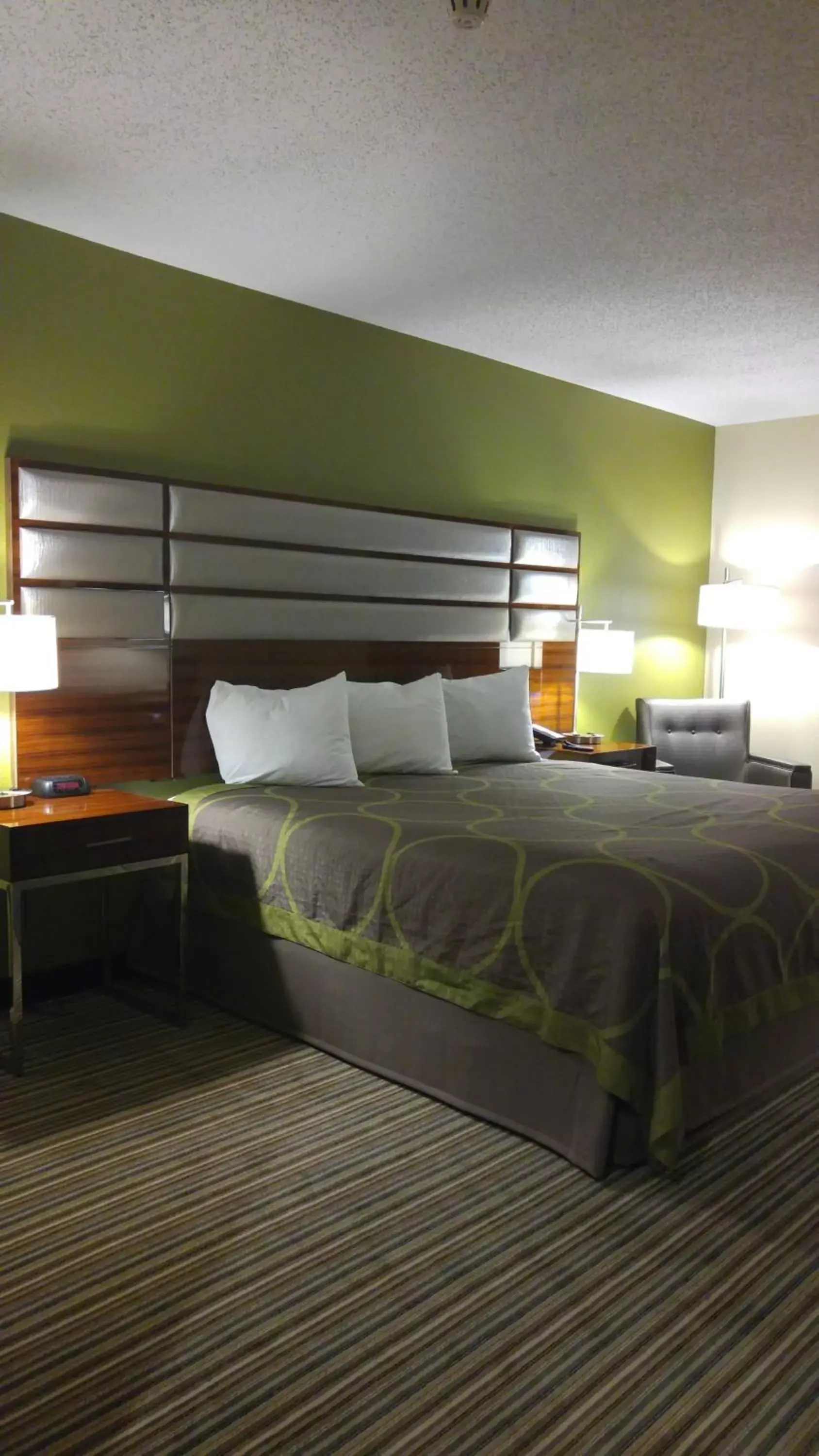 King Room with Jetted Tub - Mobility Accessible/Non-Smoking in Super 8 by Wyndham Copley Akron