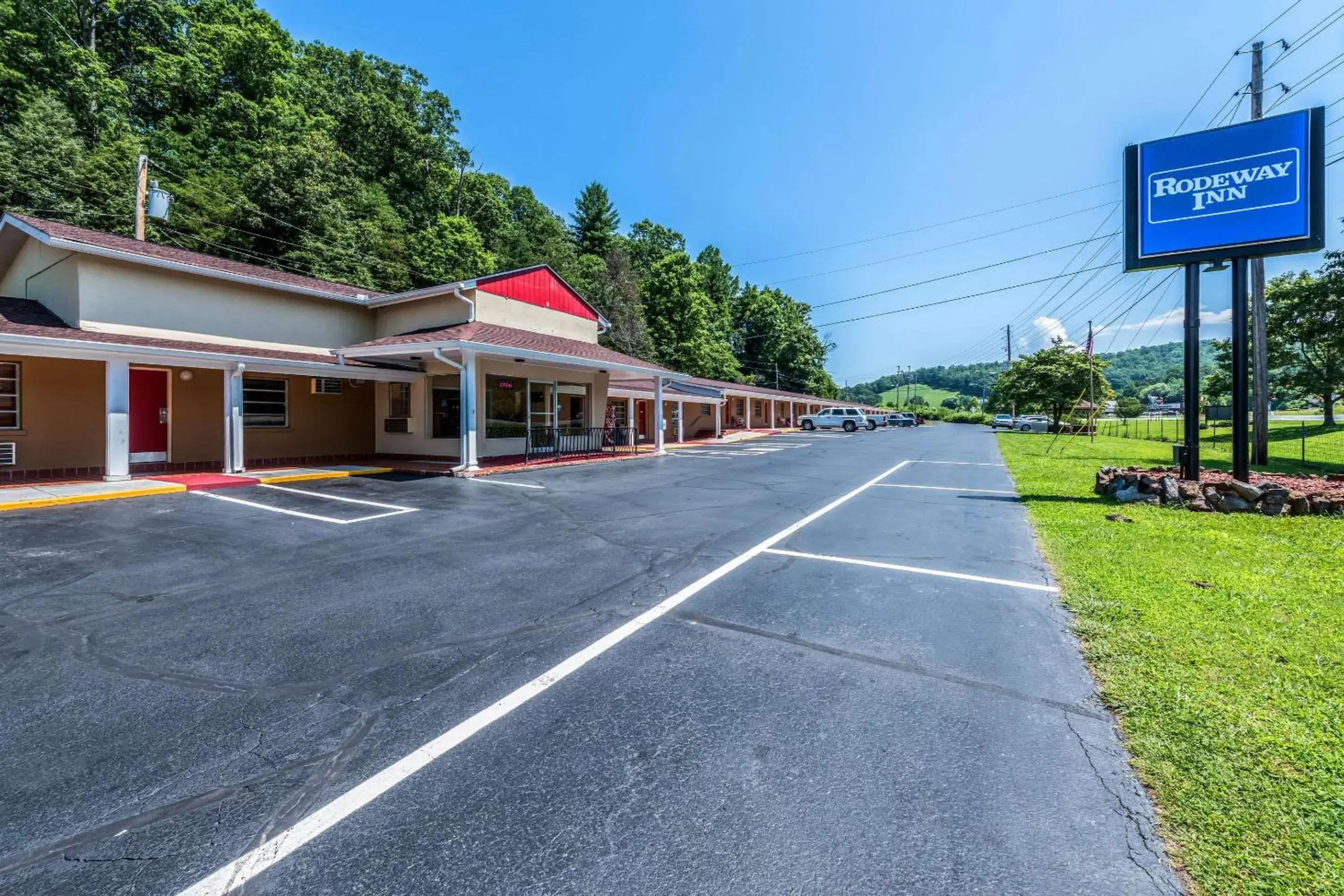 Property Building in Rodeway Inn