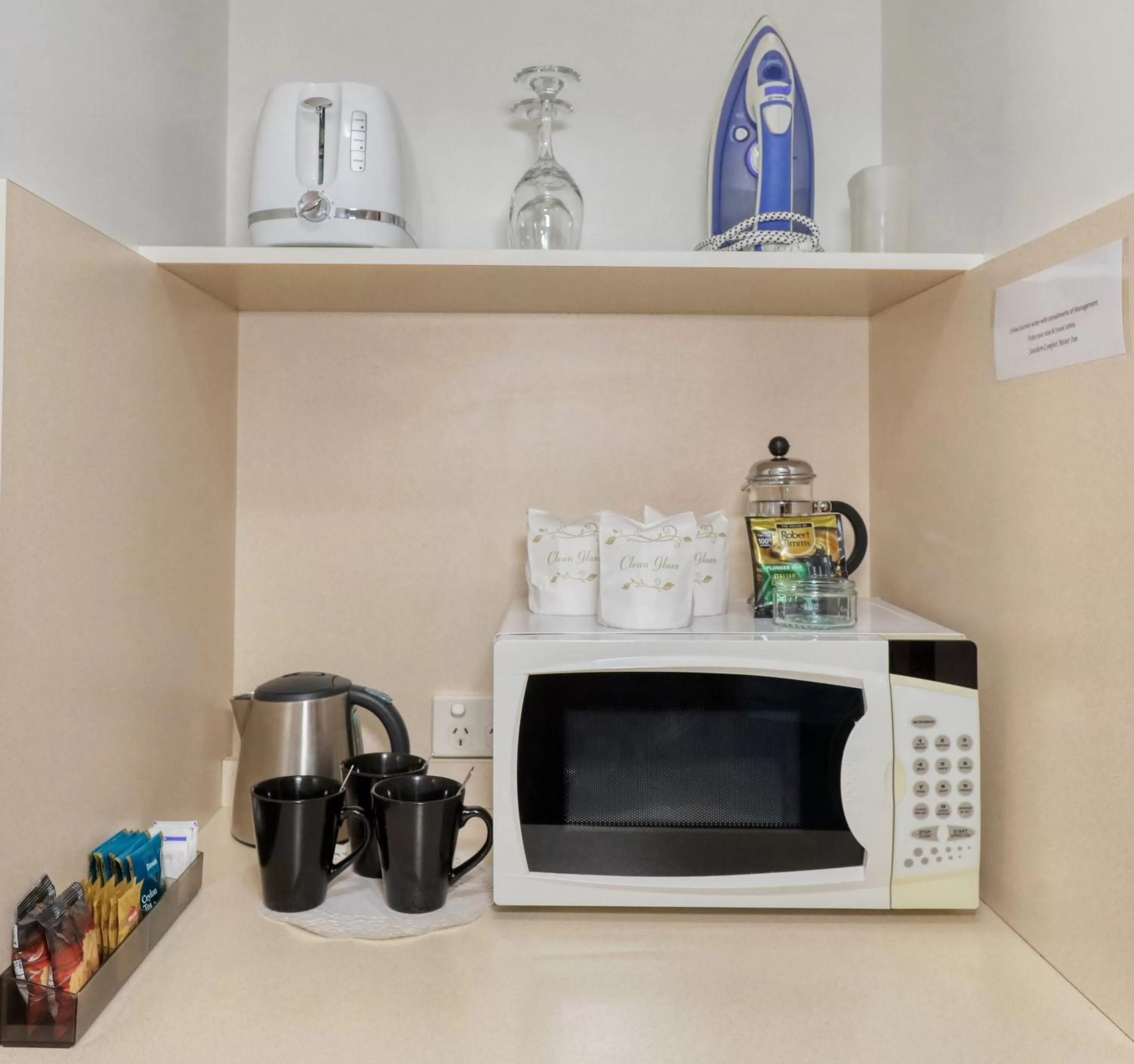 Coffee/tea facilities in Southern Comfort Motor Inn