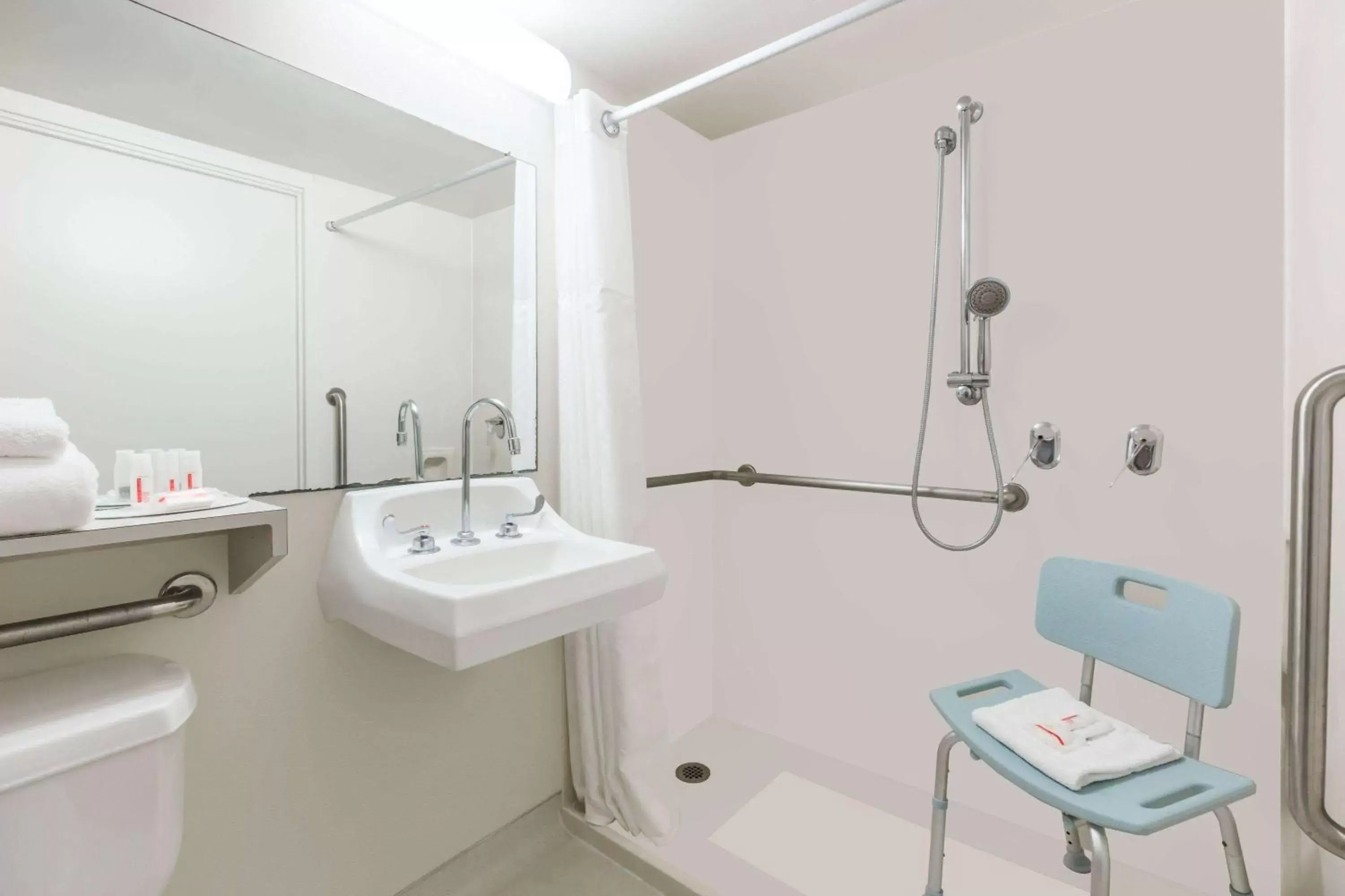 Photo of the whole room in Ramada Plaza by Wyndham Waikiki Photo of the whole room in Ramada Plaza by Wyndham Waikiki