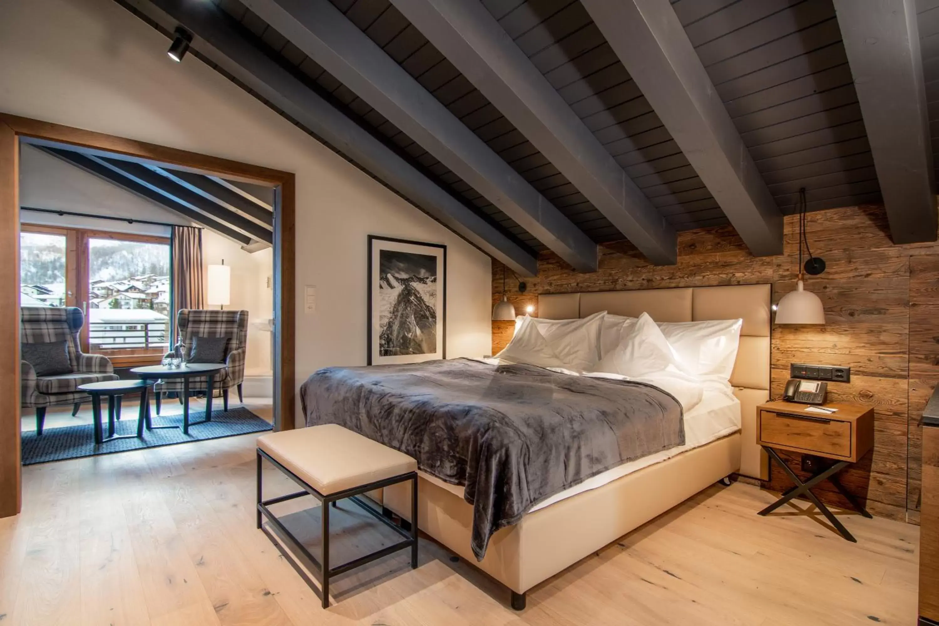 Photo of the whole room, Bed in Walliserhof Grand-Hotel & Spa Relais & Châteaux