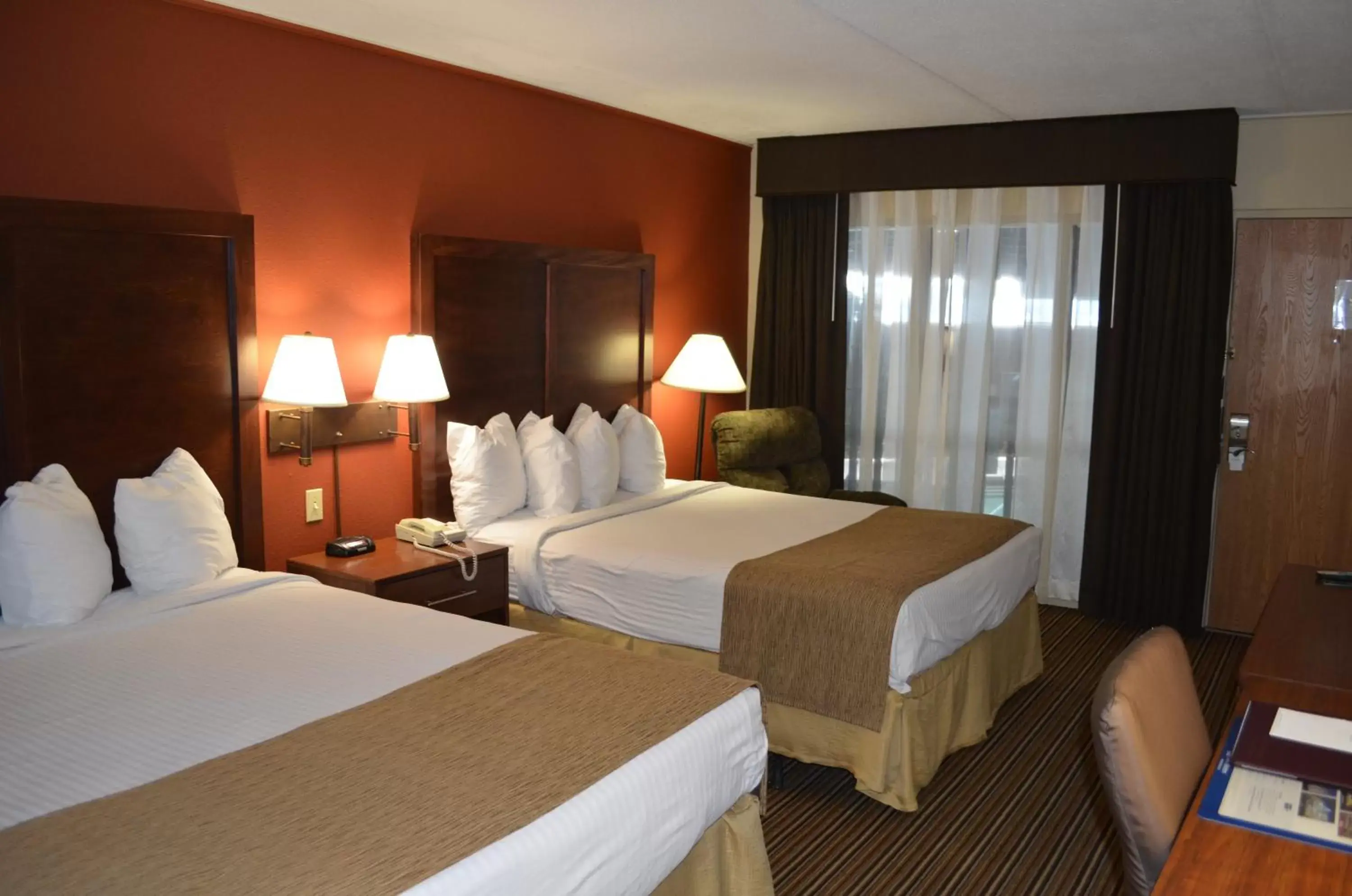 Photo of the whole room, Bed in Best Western Starlite Village