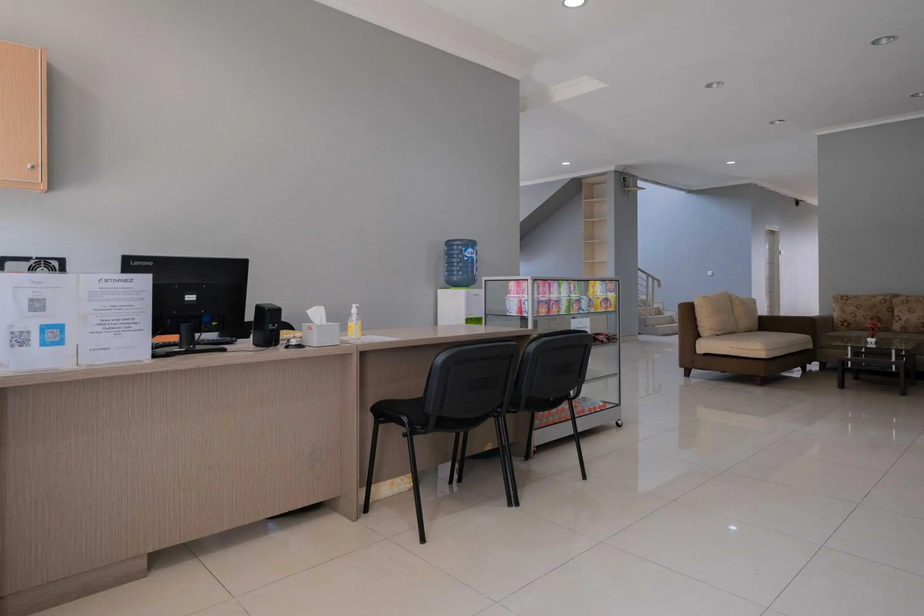 Lobby or reception in Urbanview Hotel Stariez Karawaci Tangerang
