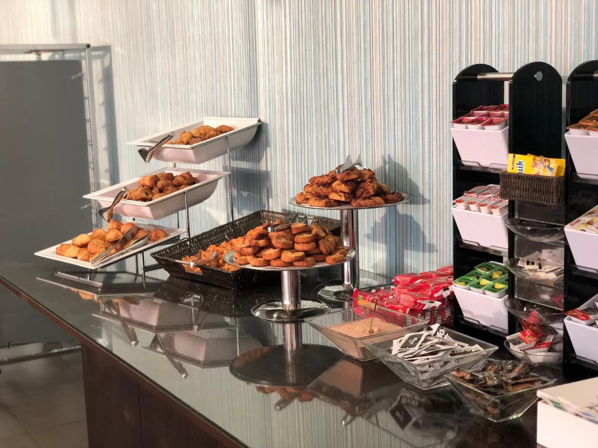 Restaurant/places to eat in Holiday Inn Express Vitoria by IHG