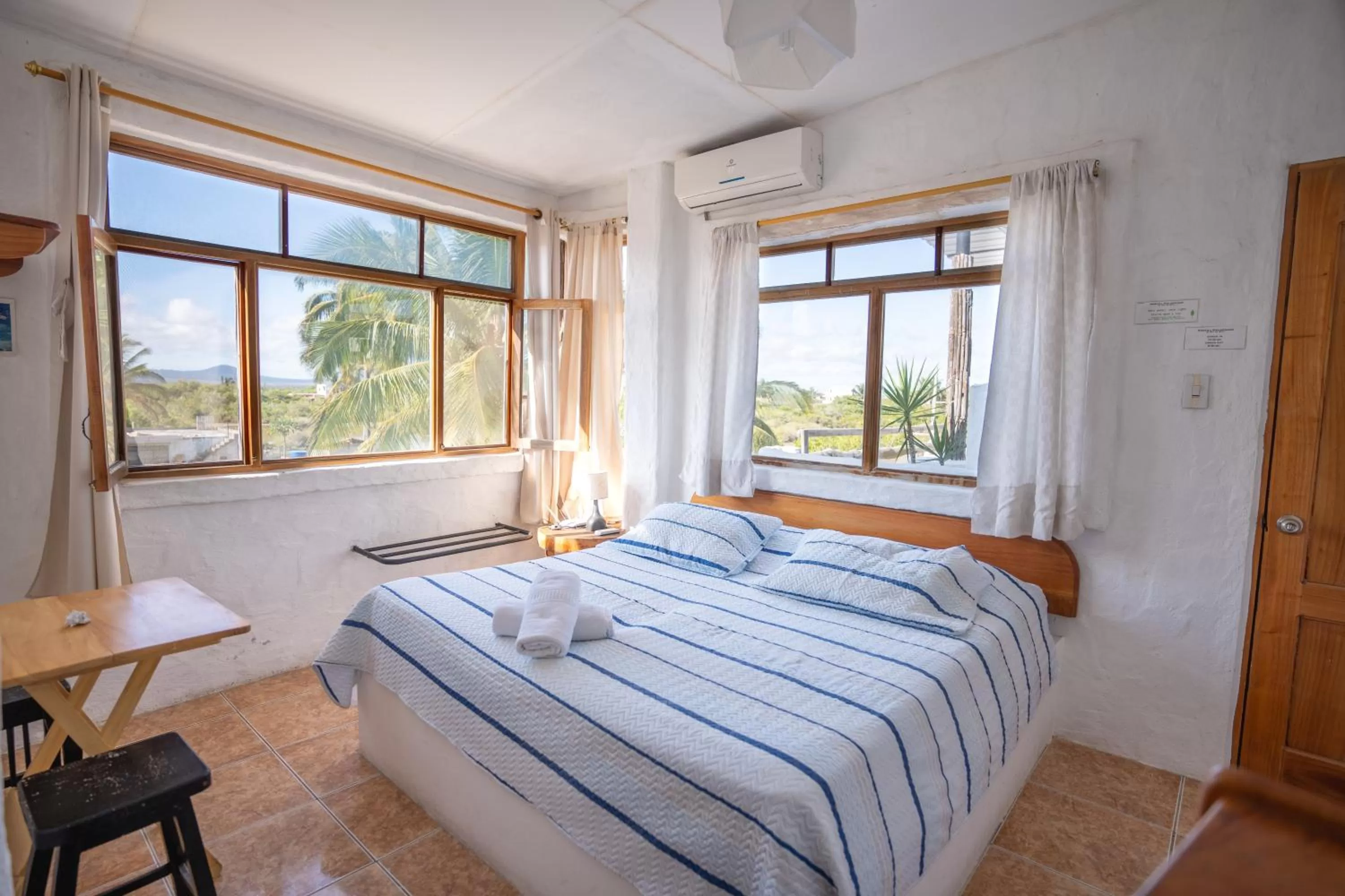 Bed in Hostal Galapagos by Bar de Beto