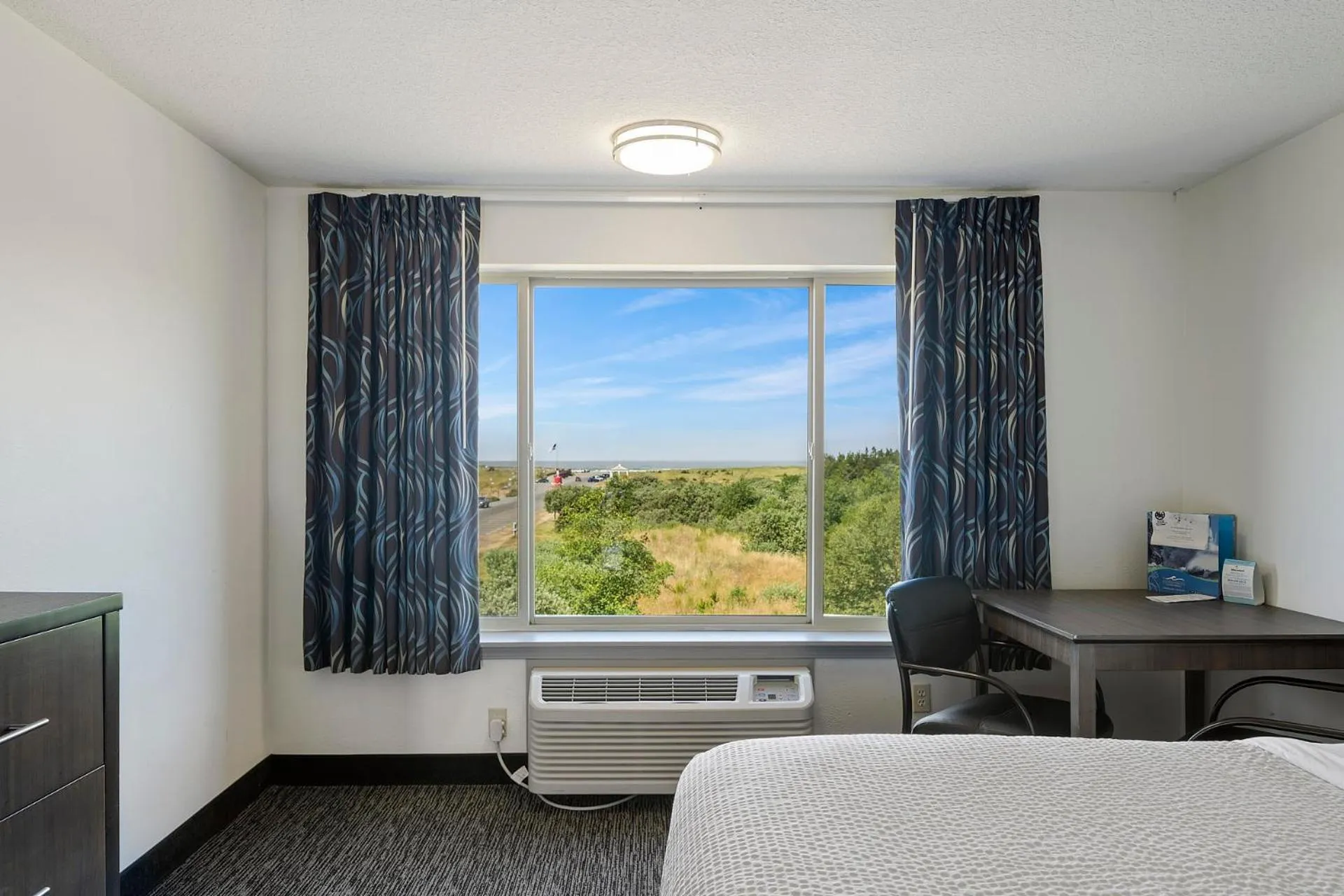 Bed in Oceanview Inn at the Arch