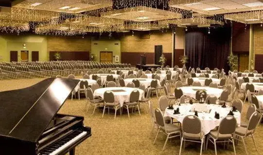 Restaurant/places to eat in Coast Wenatchee Center Hotel Restaurant/places to eat in Coast Wenatchee Center Hotel