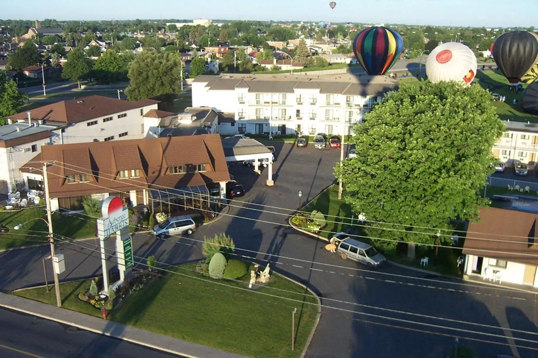 Property building, Bird's-eye View in Auberge Harris