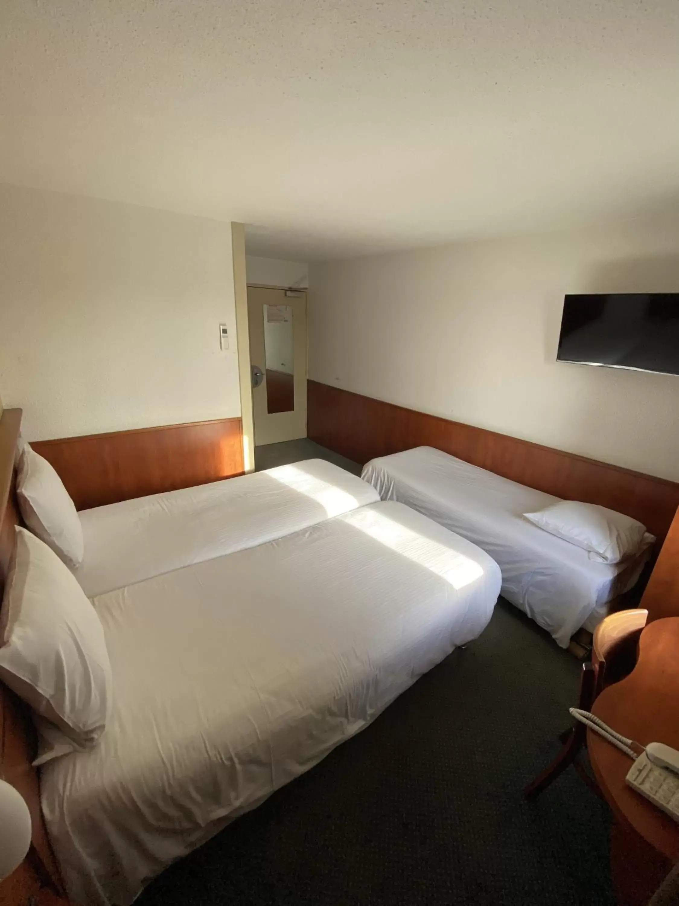 Bed in Brit Hotel Blois - Le Préma