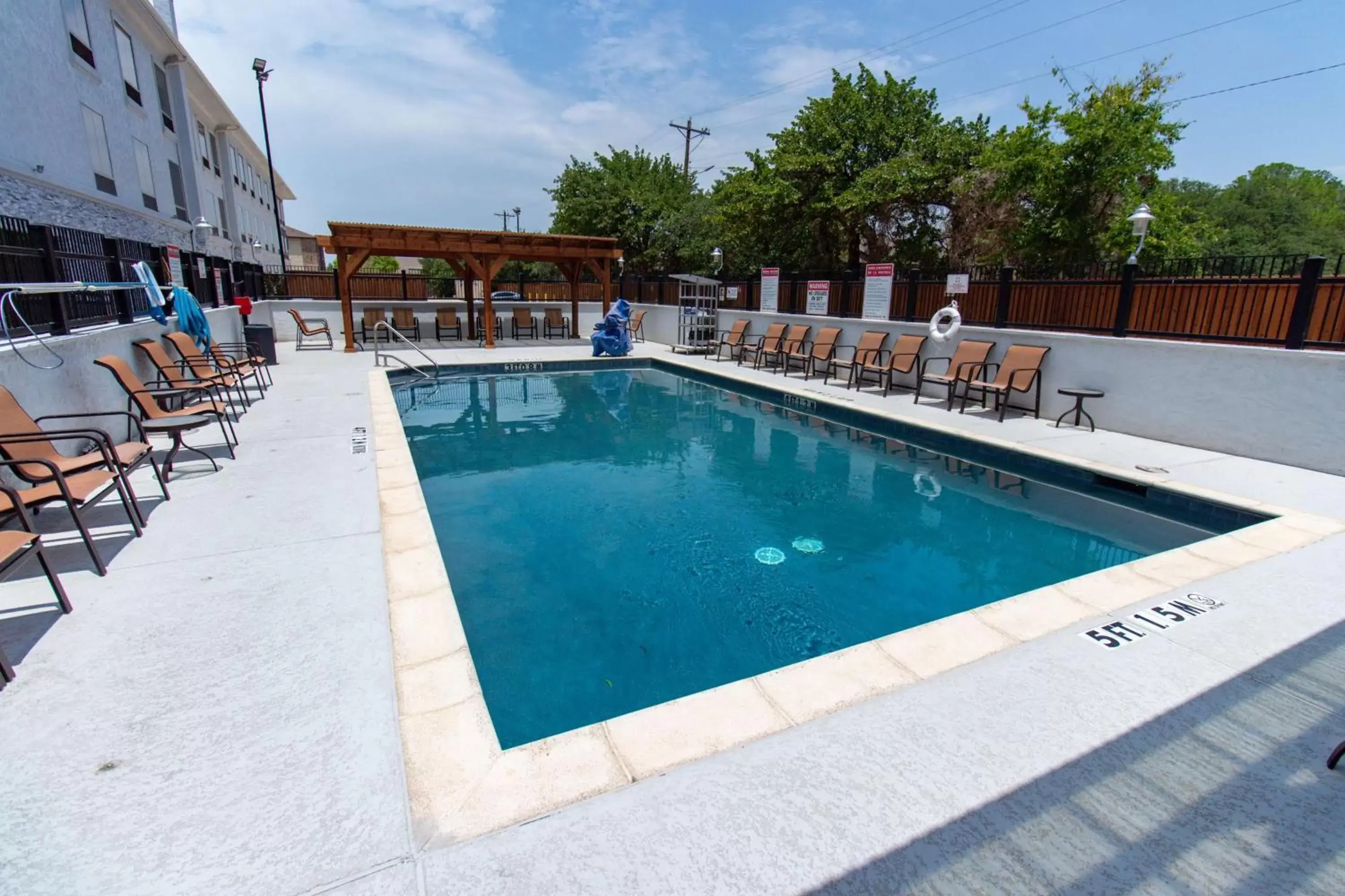 Pool view, Swimming Pool in Hampton Inn By Hilton & Suites Denton