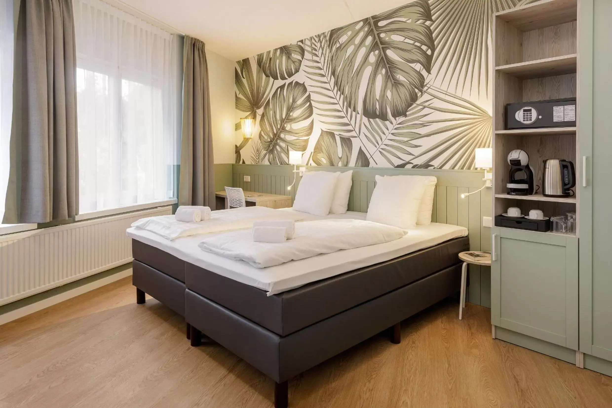 Bedroom, Bed in Hotel Het Heijderbos by Center Parcs