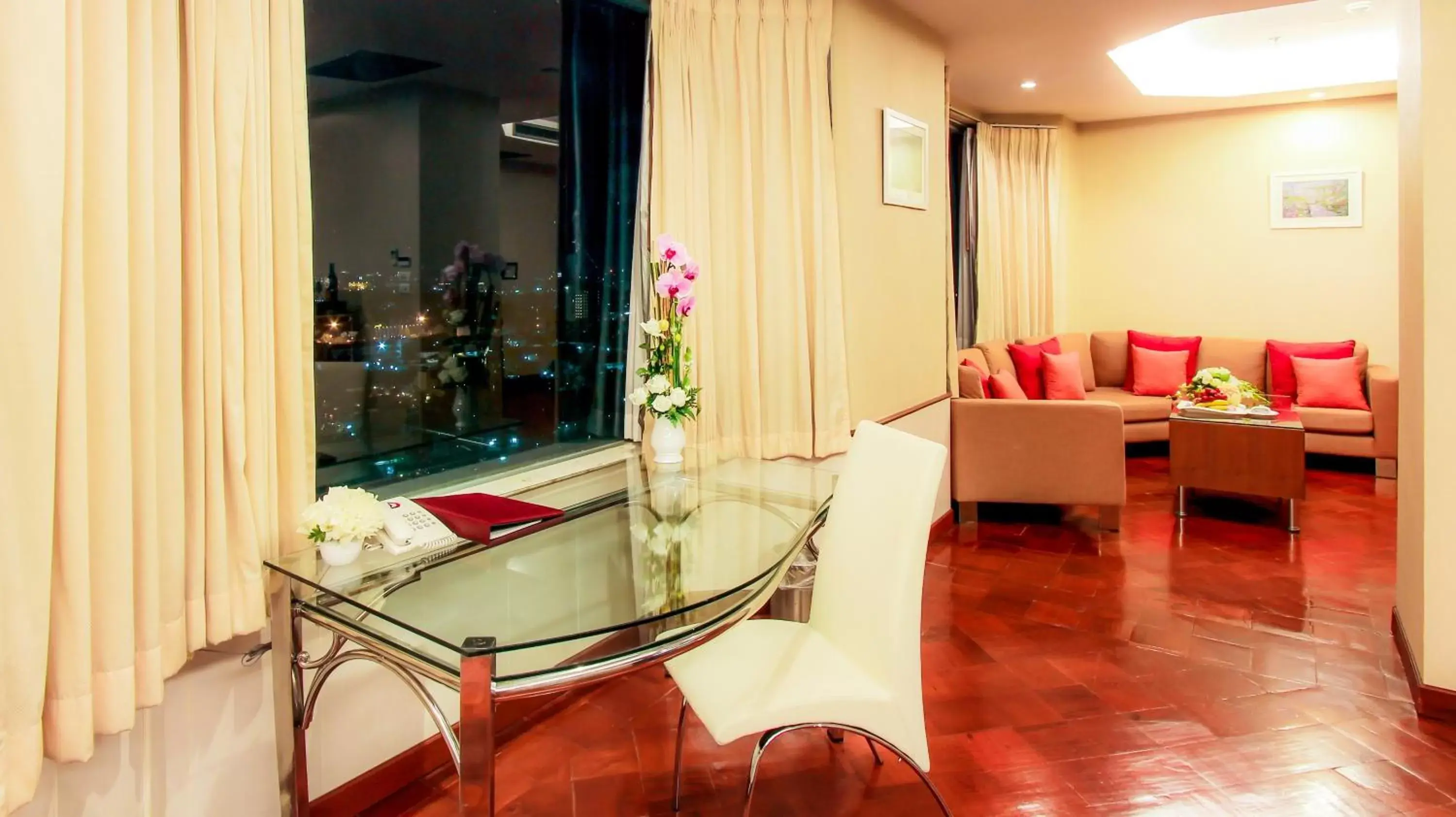 Living room in Duangtawan Hotel Chiang Mai -SHA Extra Plus