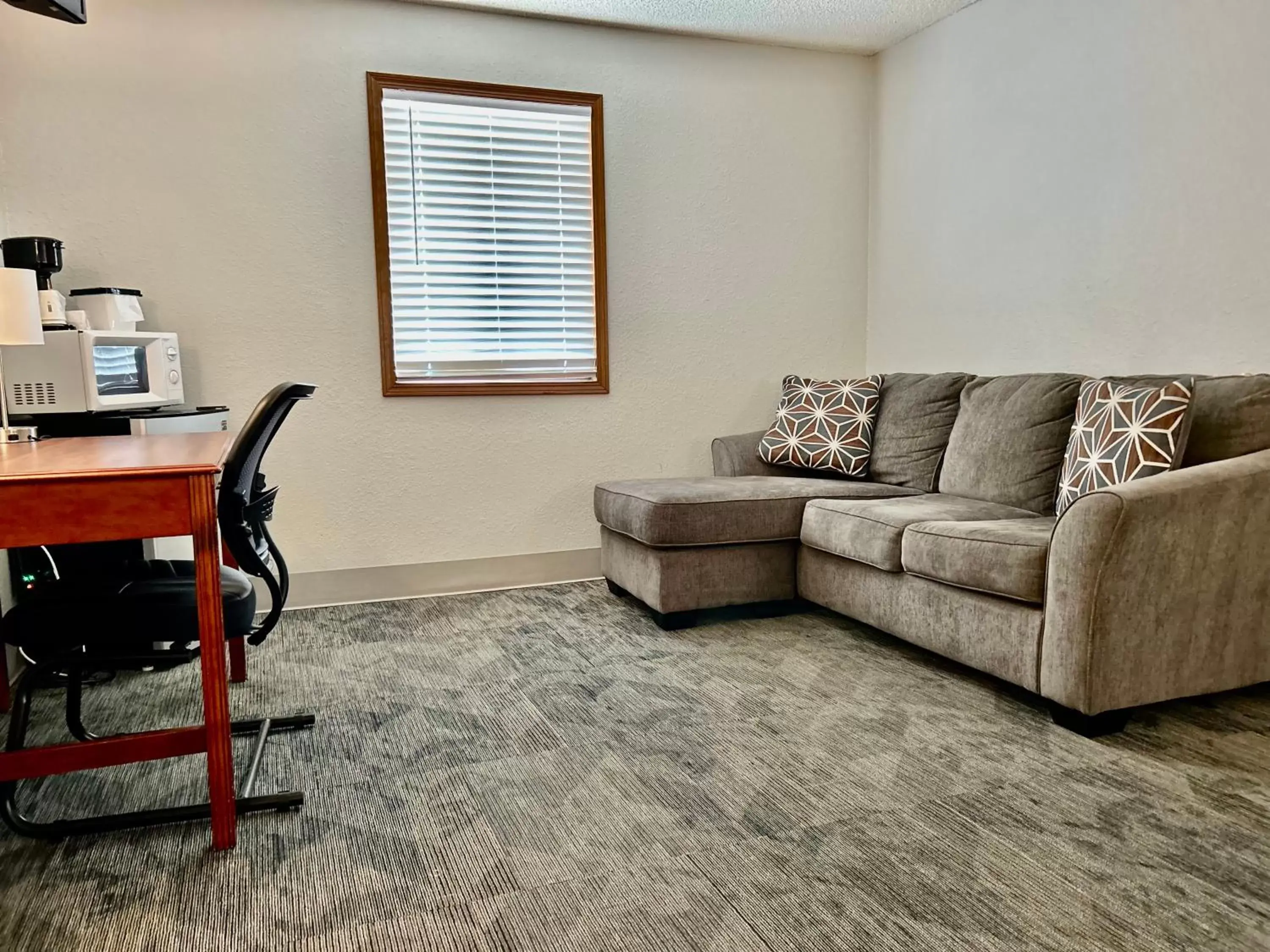 Seating Area in Travelodge by Wyndham Lincoln South