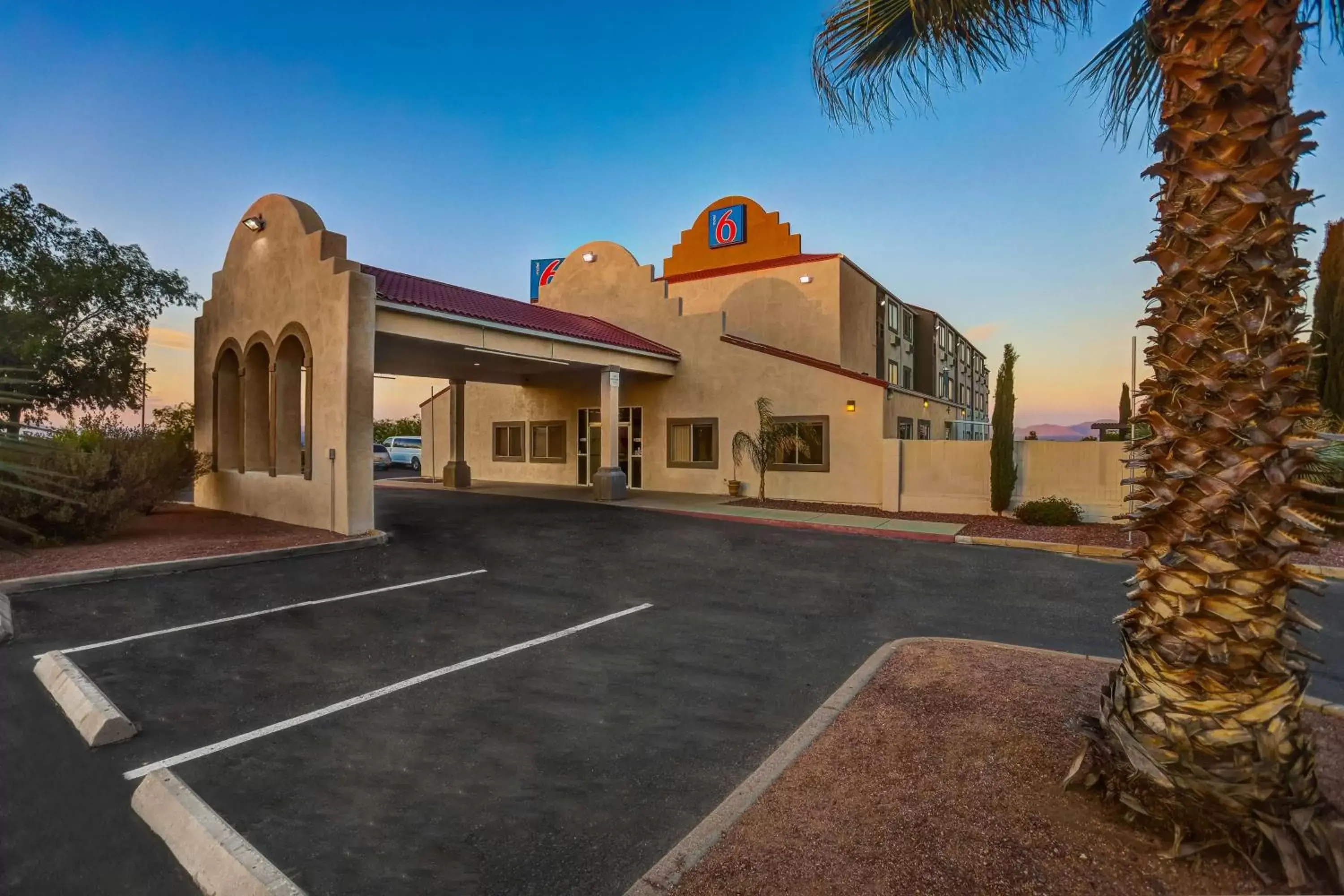 Property Building in Motel 6-Benson, AZ
