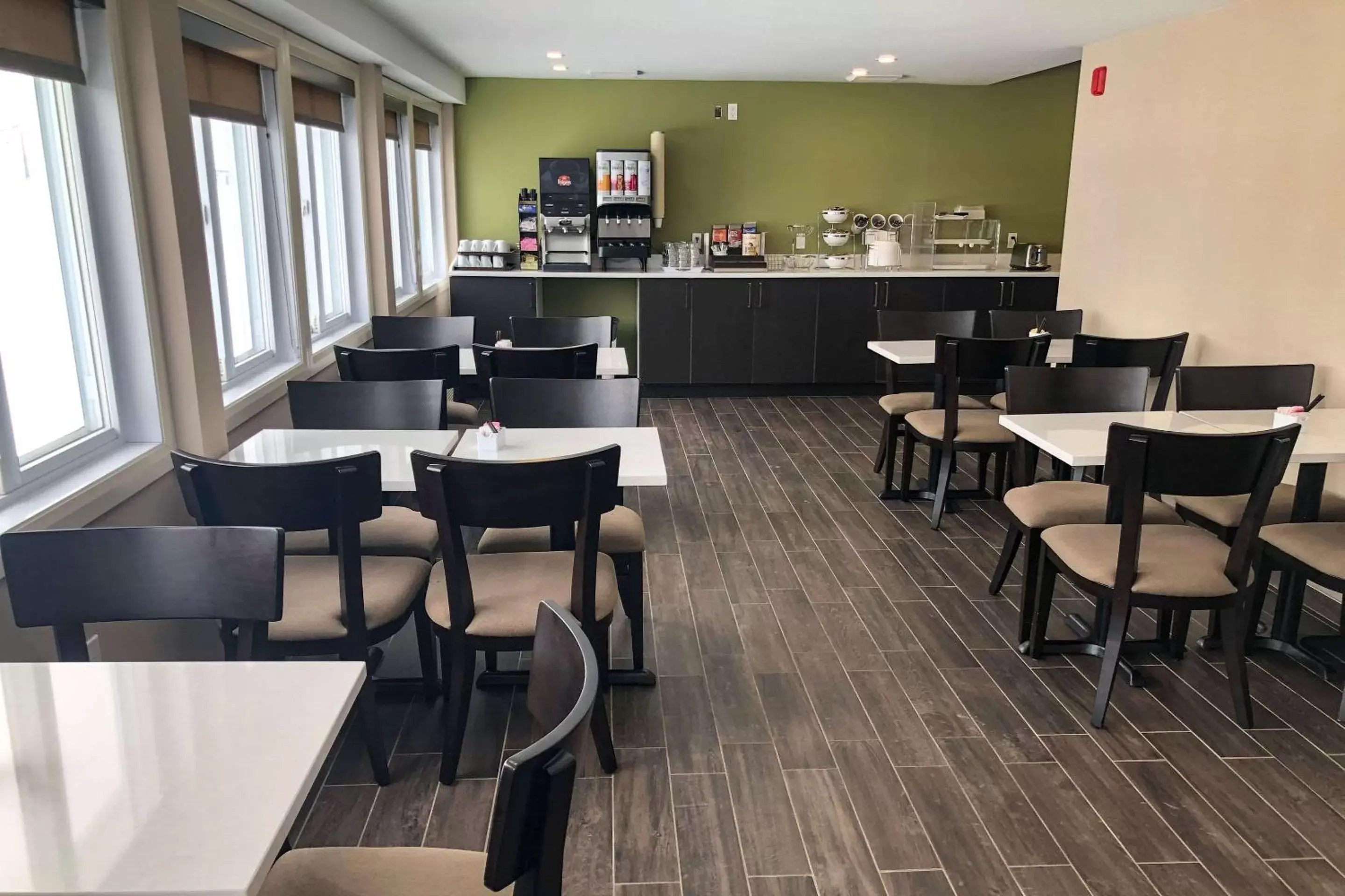 Restaurant/Places to Eat in Sleep Inn & Suites Quebec City East