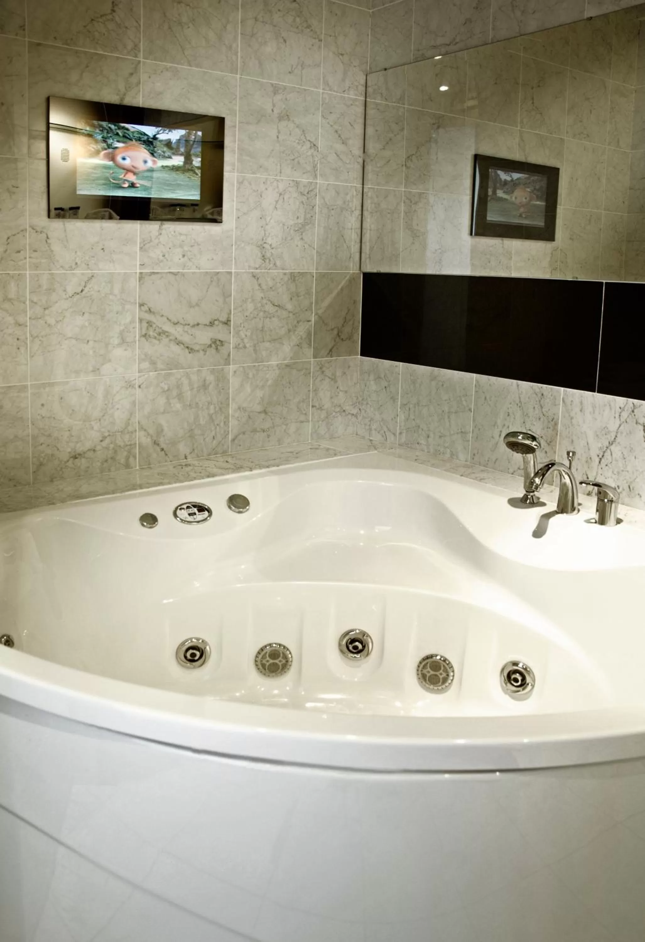 Hot Tub in Hotel Kilmore