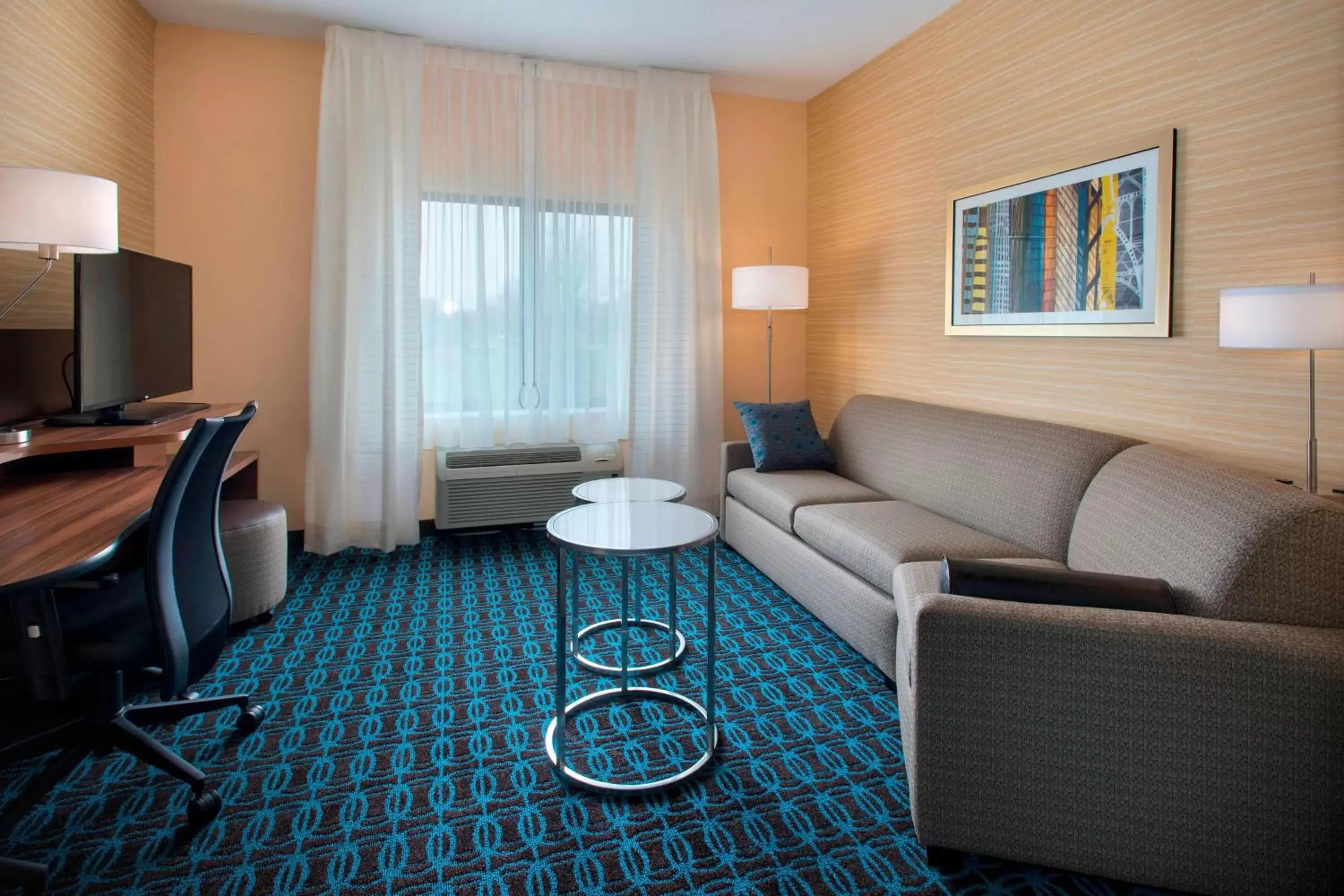 Living room, Seating Area in Fairfield Inn & Suites by Marriott Syracuse Carrier Circle