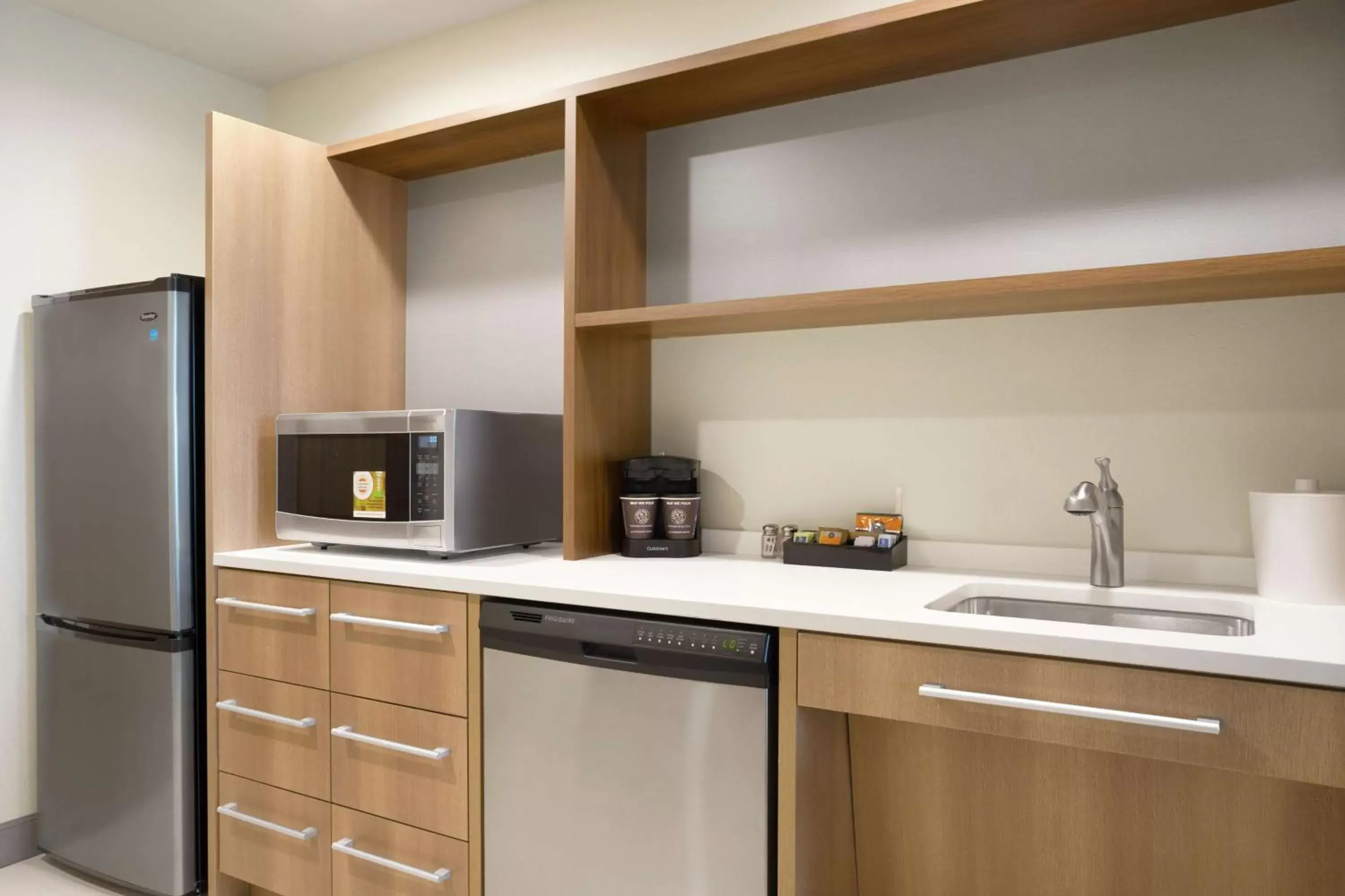 Kitchen or kitchenette, Kitchen/Kitchenette in Home2 Suites By Hilton Warminster Horsham