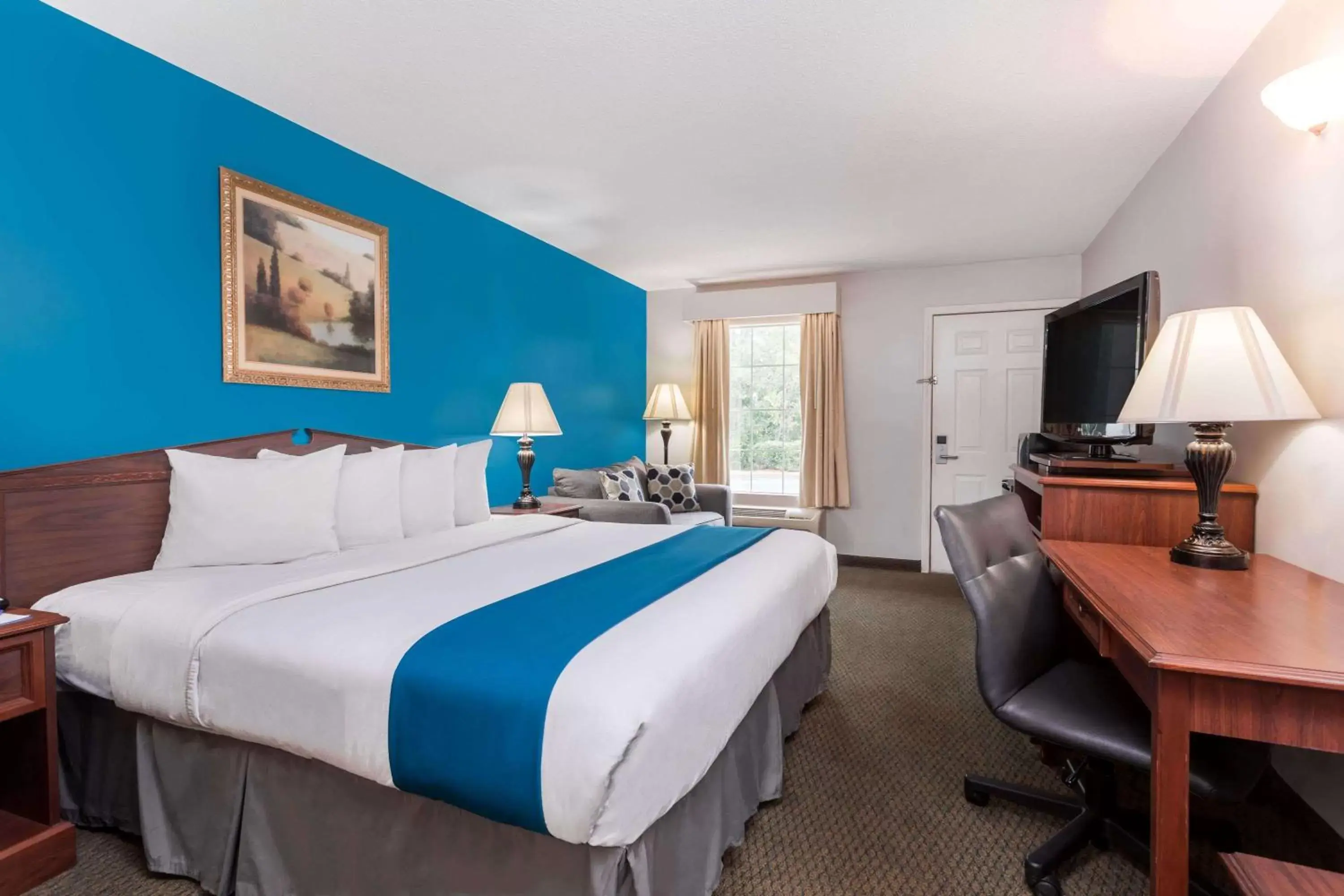 Photo of the whole room, Bed in Baymont by Wyndham Duncan/Spartanburg