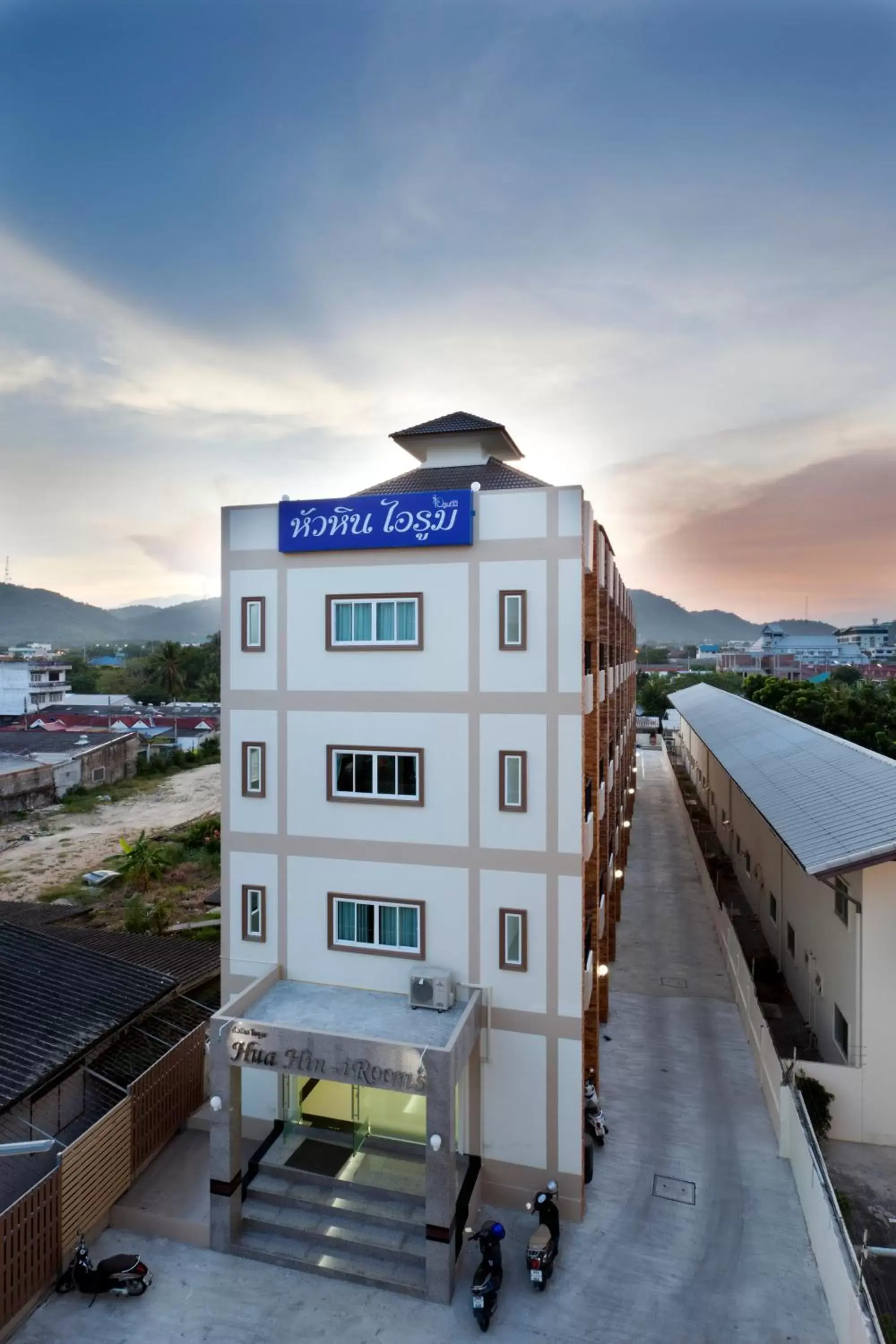 Property building in Hua Hin Irooms Property building in Hua Hin Irooms