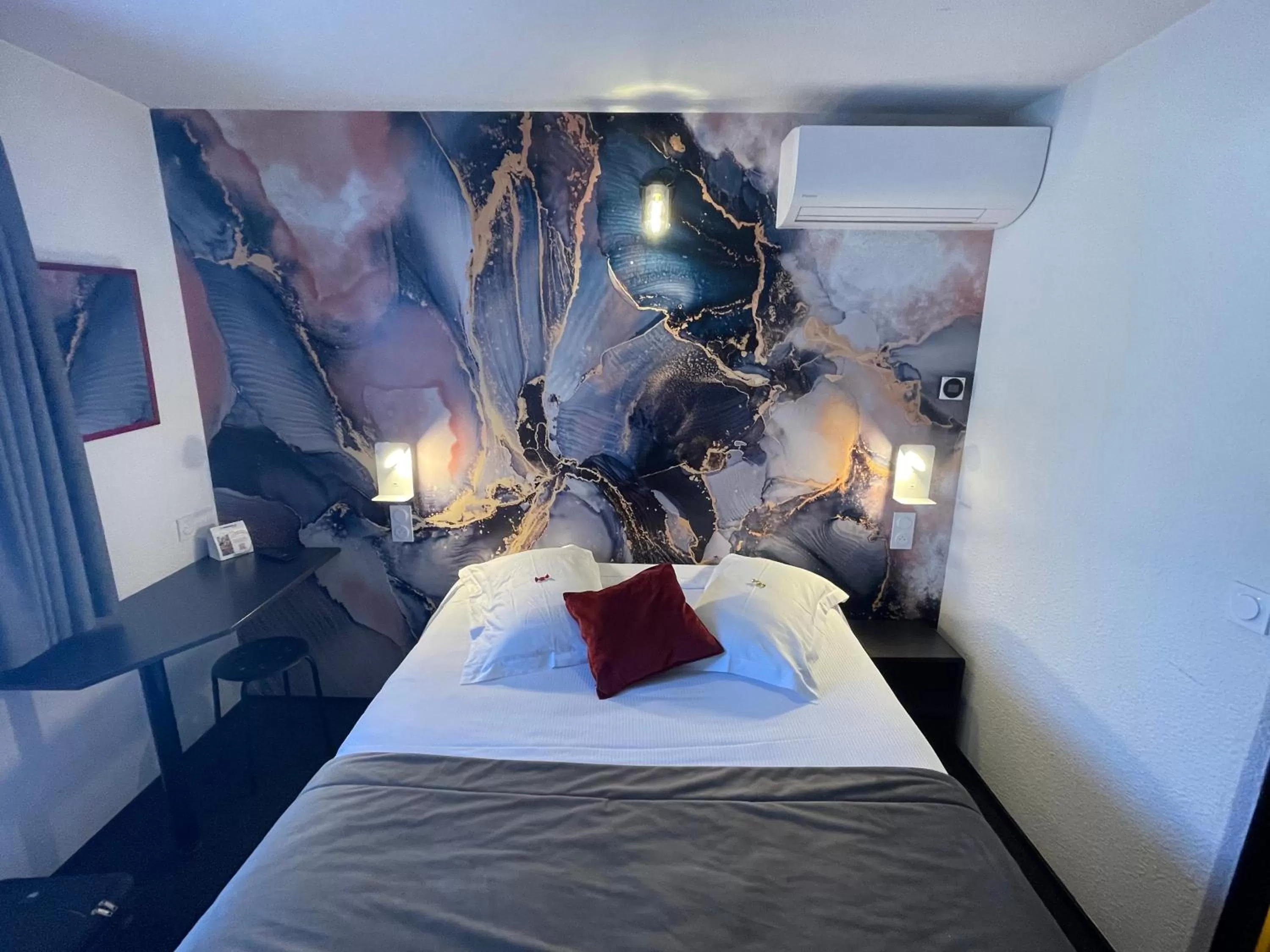 Bed in Hôtel The Originals Access, Bourges Nord Saint-Doulchard