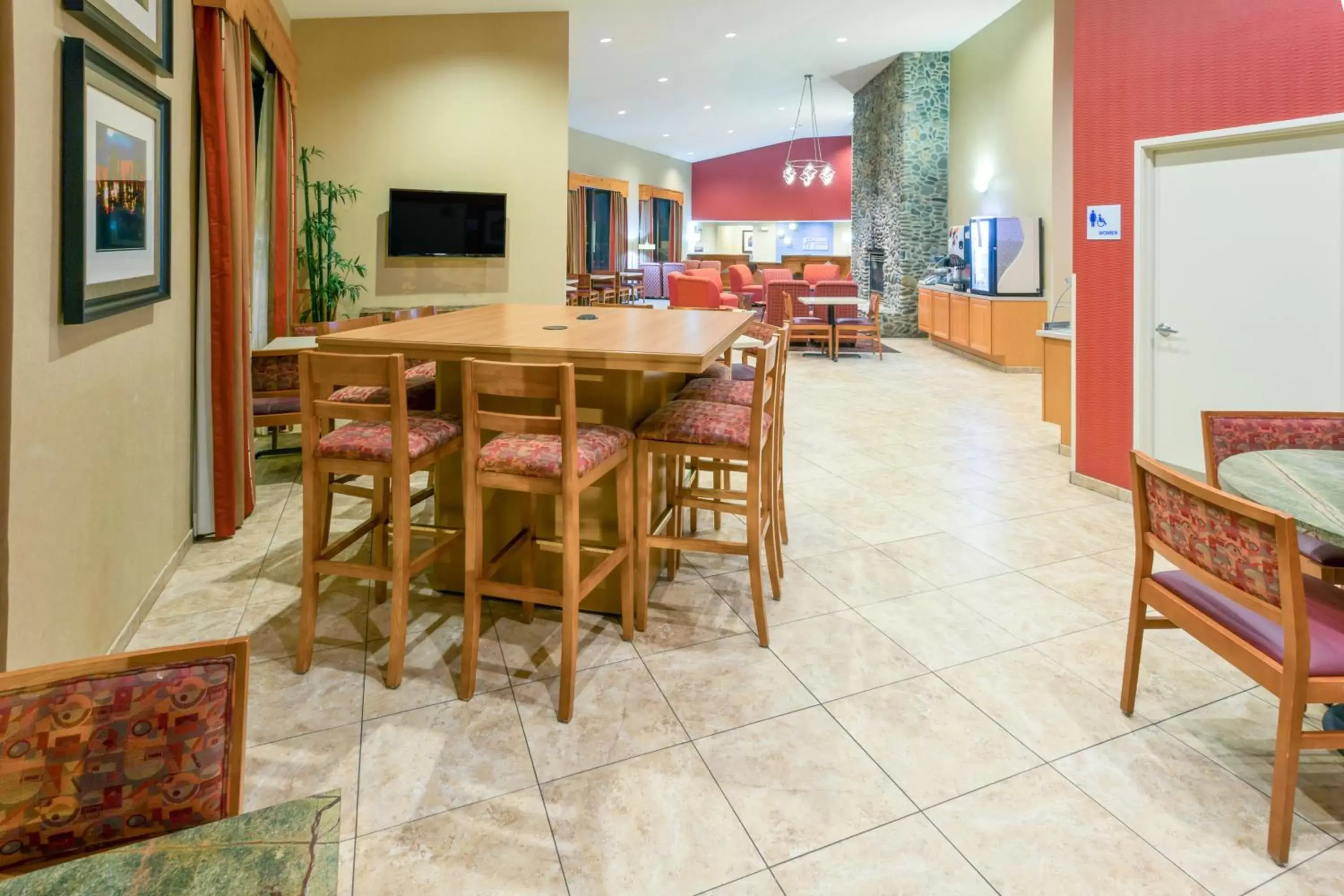 Lobby or reception in Holiday Inn Express Roseburg by IHG Lobby or reception in Holiday Inn Express Roseburg by IHG