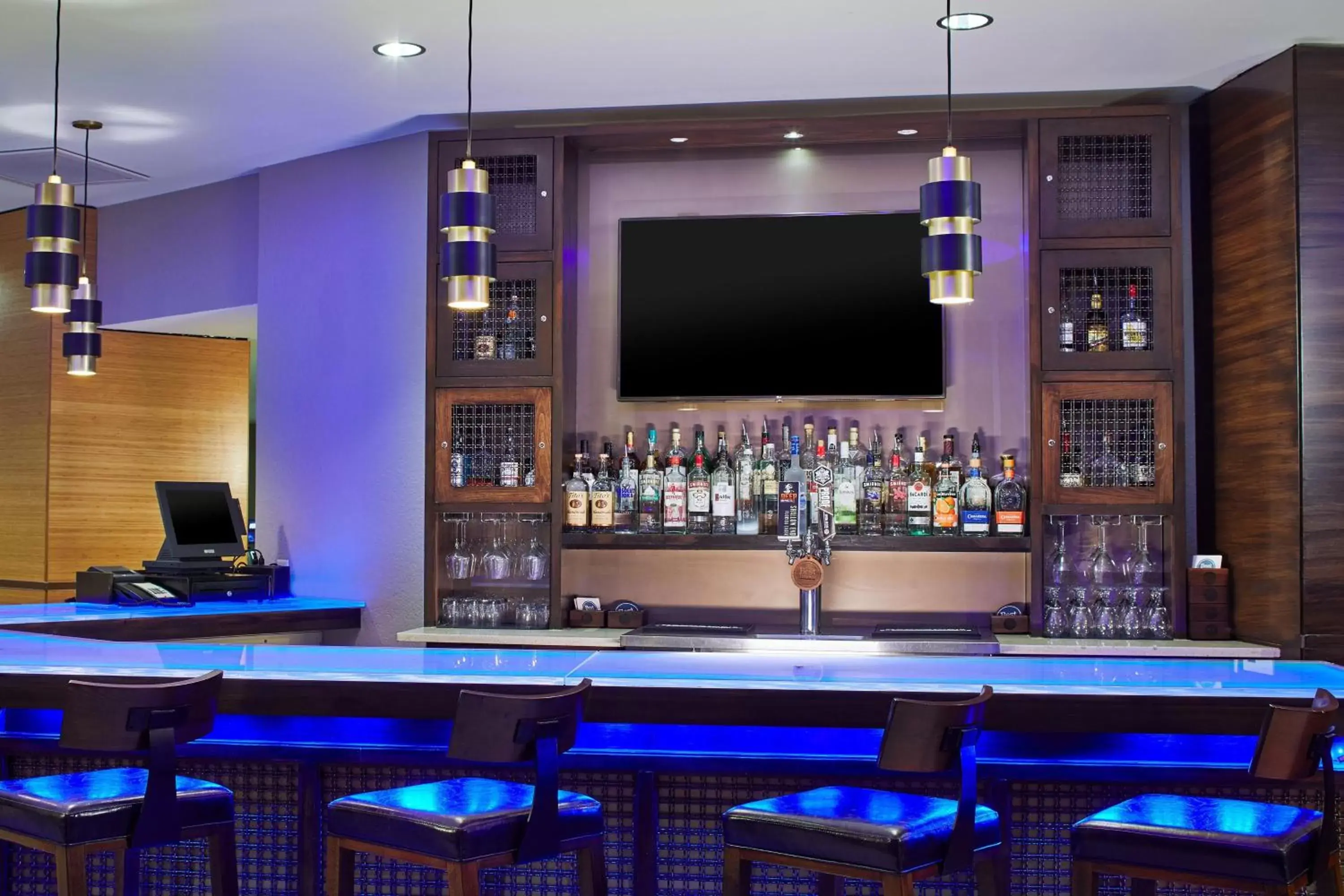 Restaurant/places to eat, TV/Entertainment Center in Four Points by Sheraton Tallahassee Downtown