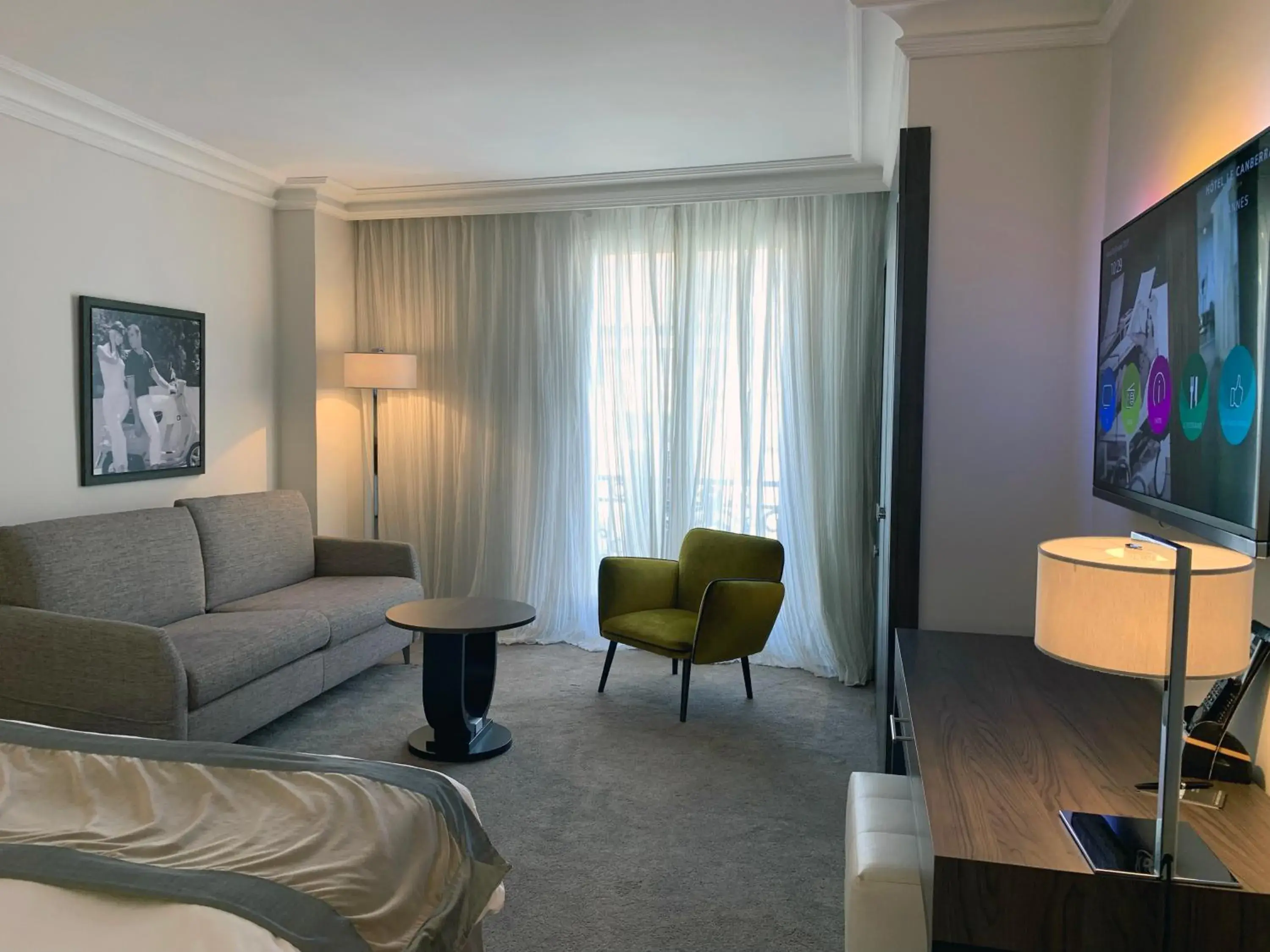 TV and multimedia, Seating Area in Hôtel Le Canberra