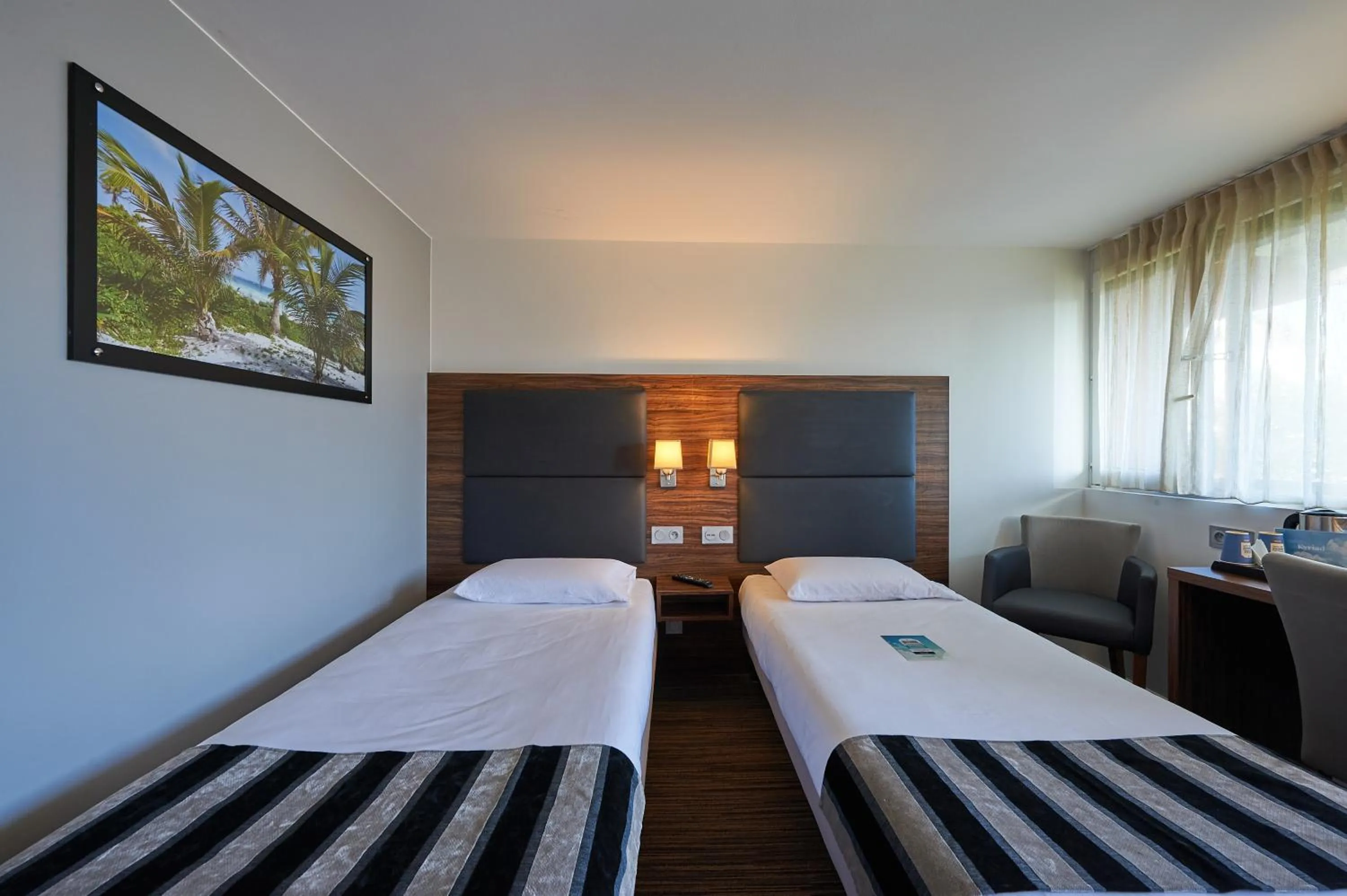 Bed in Kyriad Bordeaux - Merignac Aéroport