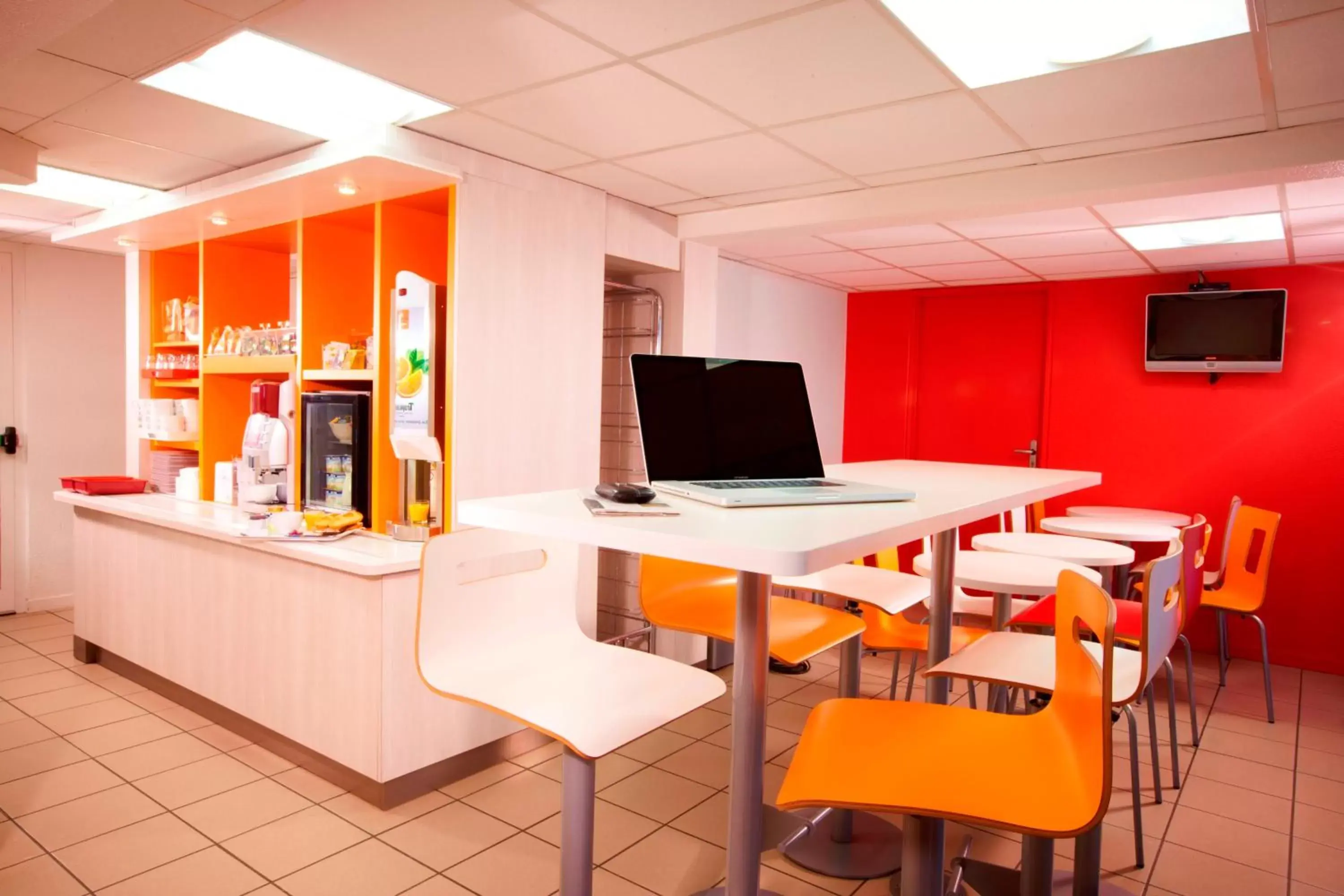 Restaurant/places to eat in Premiere Classe Lille - Villeneuve d’Ascq - Stade Pierre Mauroy