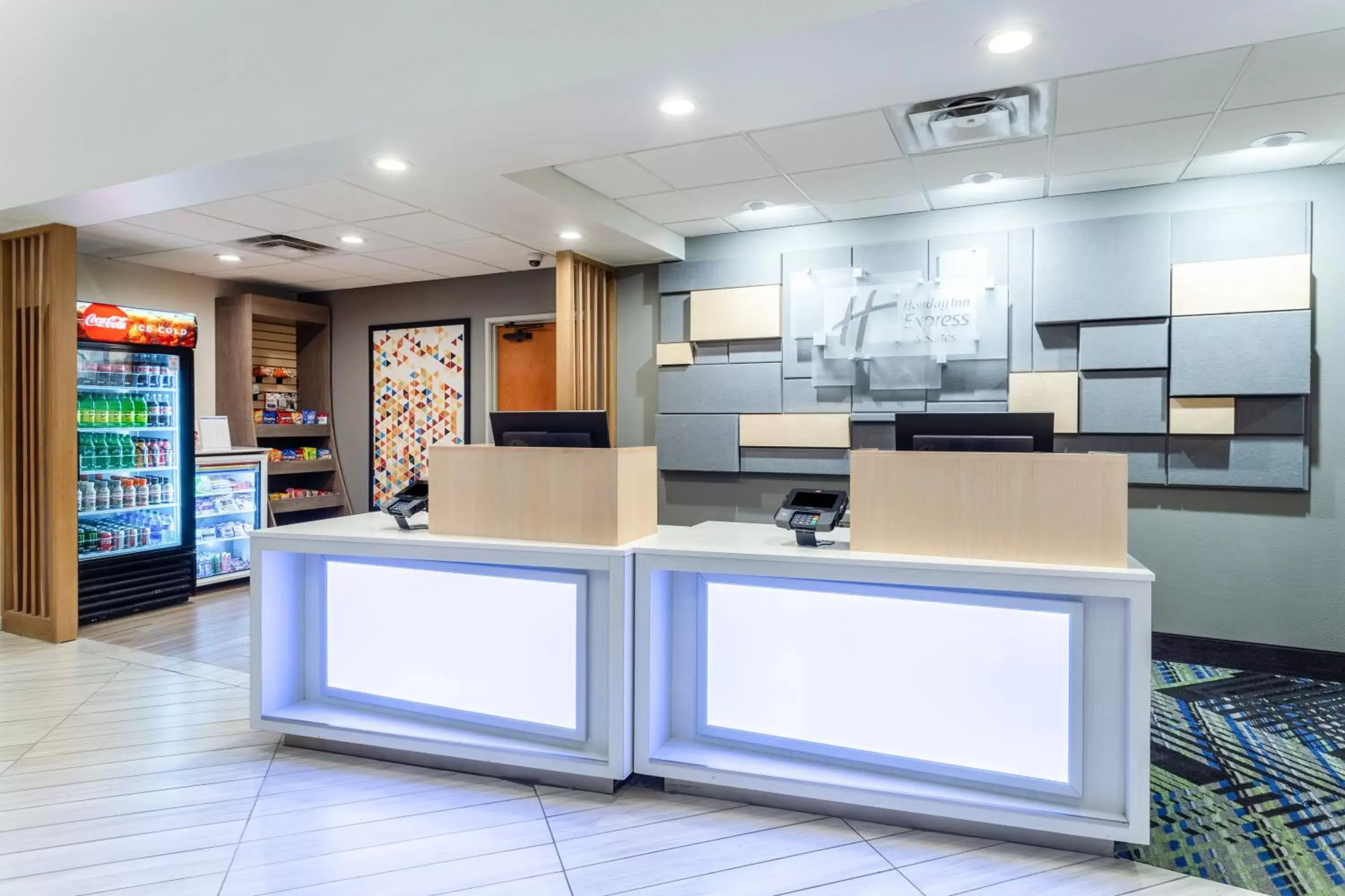 Property building, Lobby/Reception in Holiday Inn Express & Suites Cedar Falls - Waterloo, an IHG Hotel