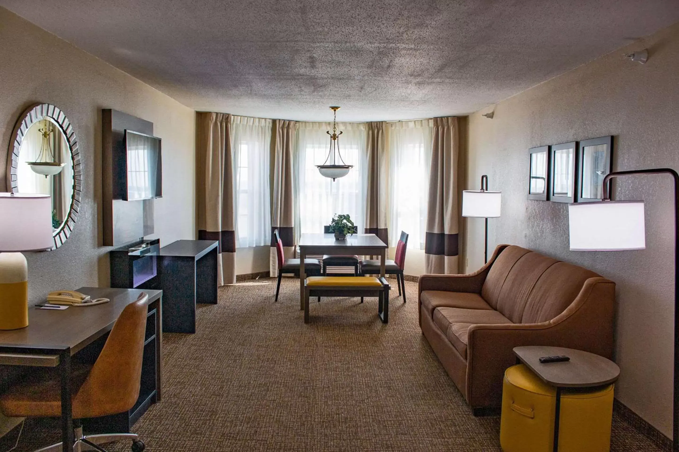 Bedroom, Seating Area in Comfort Inn & Suites Geneva- West Chicago