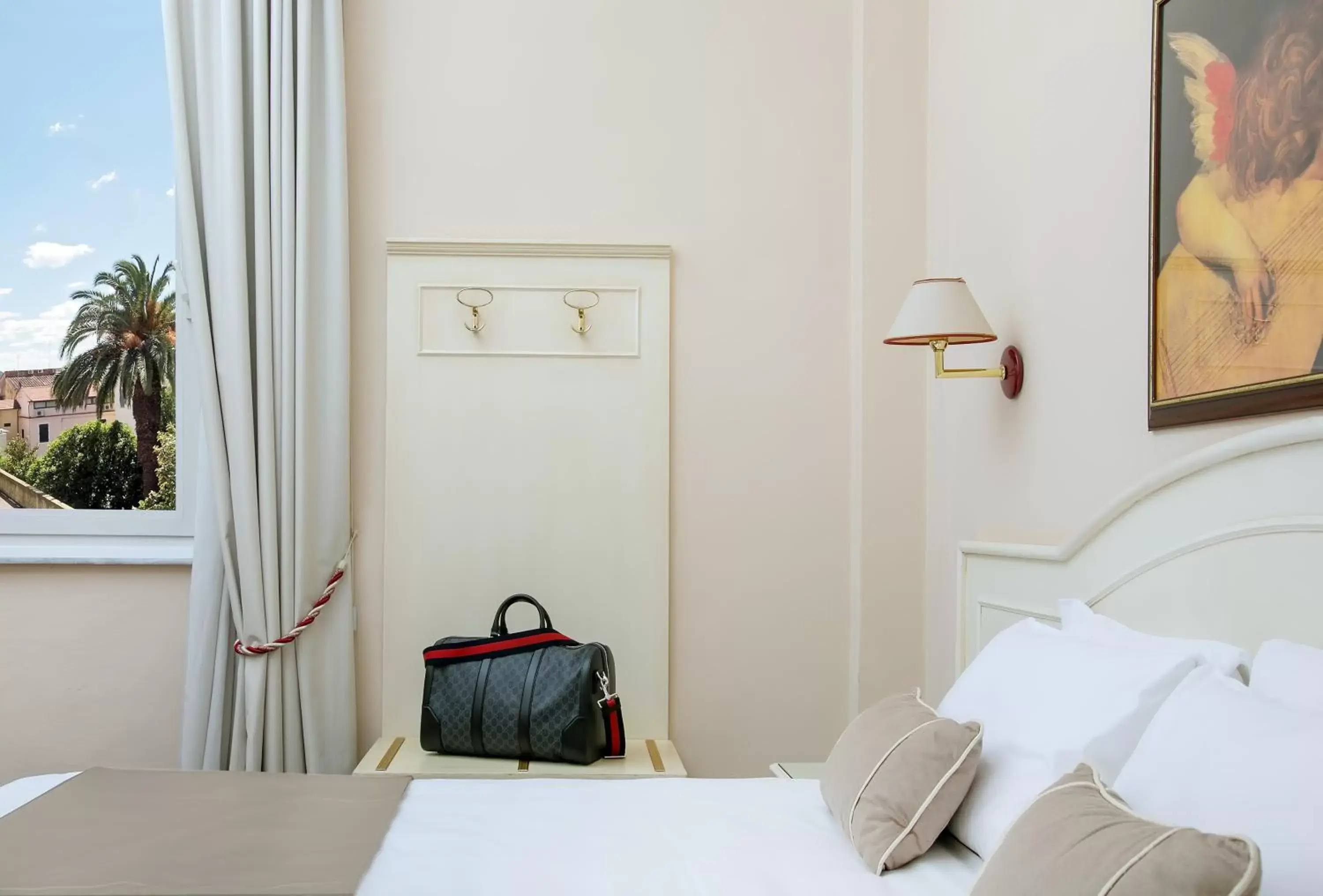 Decorative detail, Bed in Hotel Ercolini & Savi