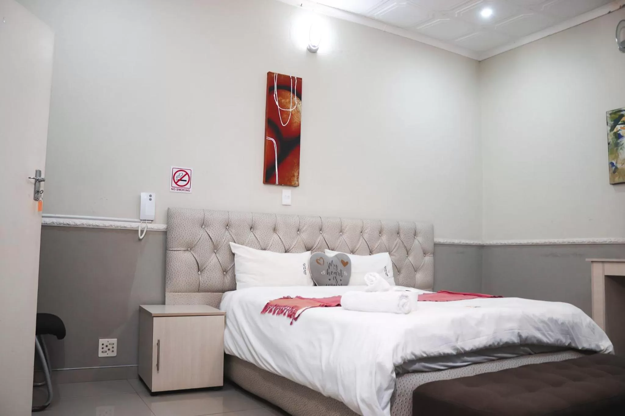 Bed in Gold Crown International Hotel Johannesburg