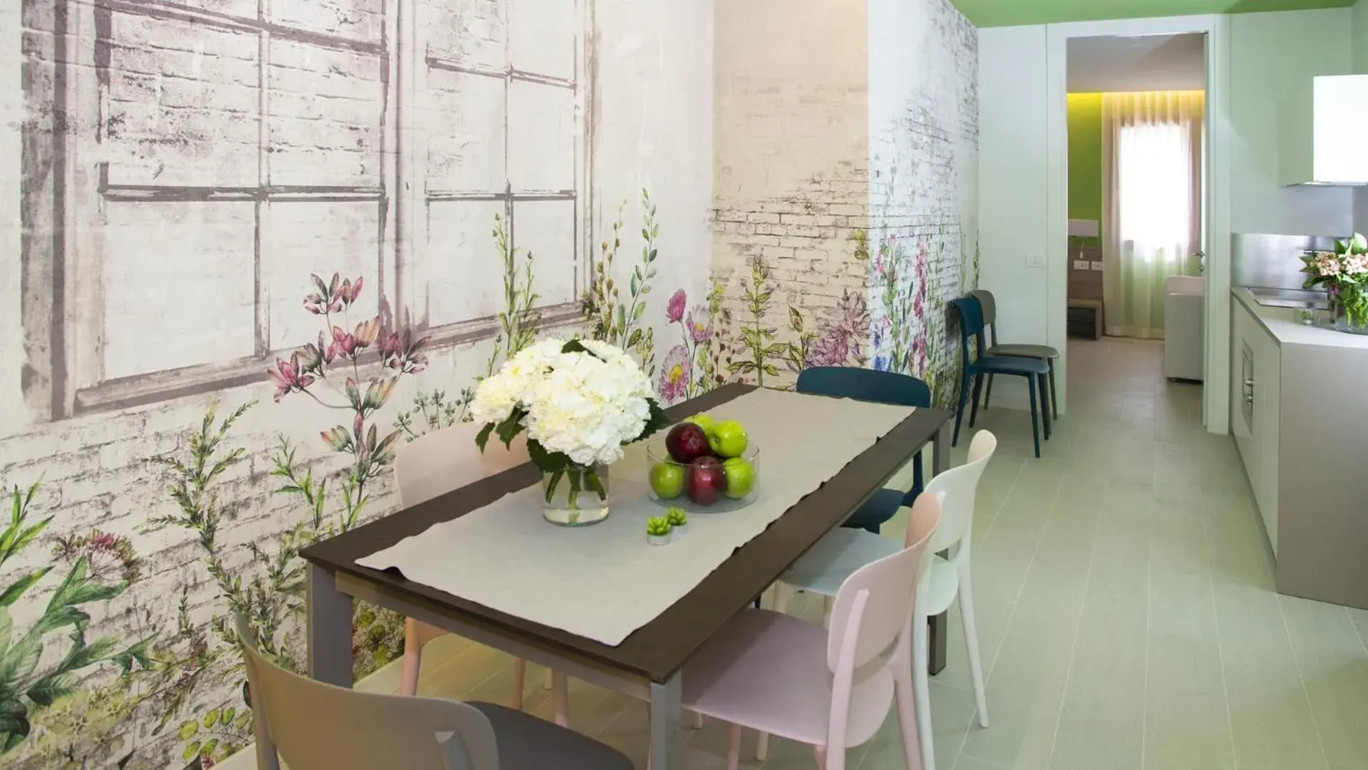 Kitchen or kitchenette, Dining Area in Hotel President