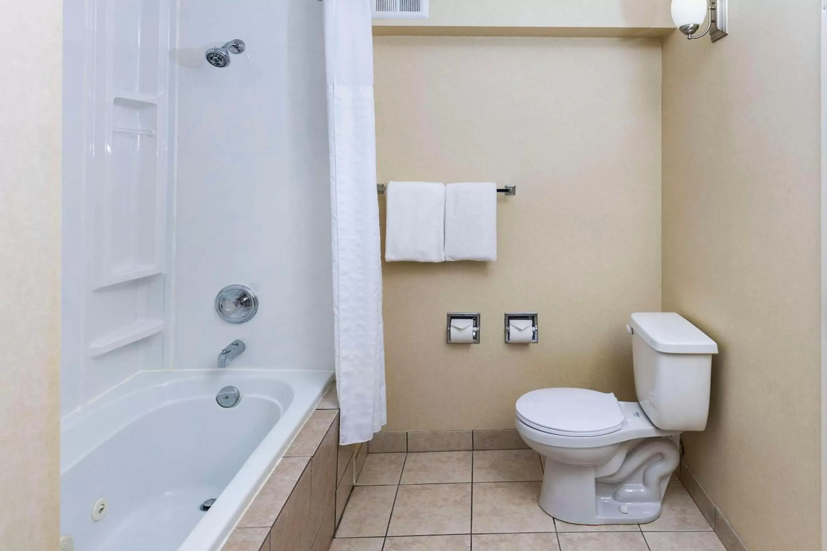 Bedroom, Bathroom in Comfort Inn & Suites Downtown Edmonton