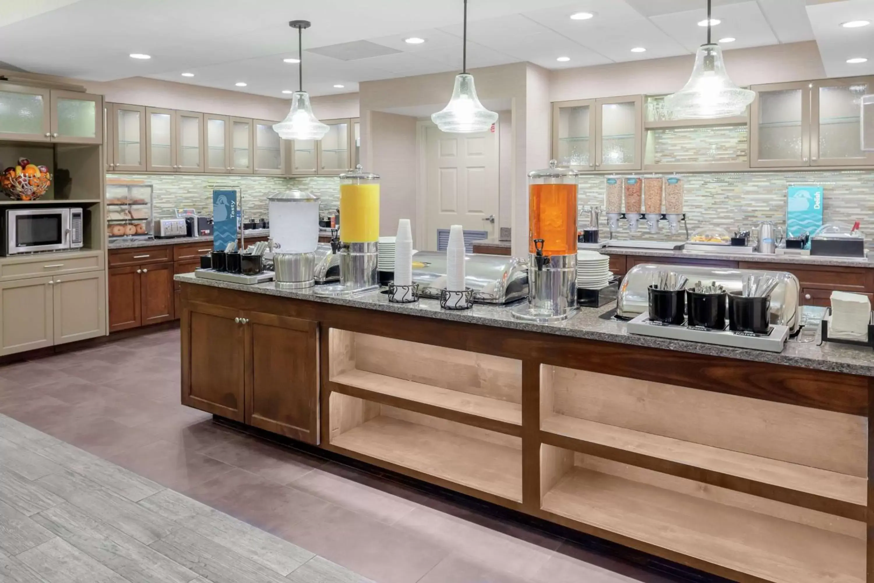 Breakfast, Kitchen/Kitchenette in Homewood Suites by Hilton Tallahassee