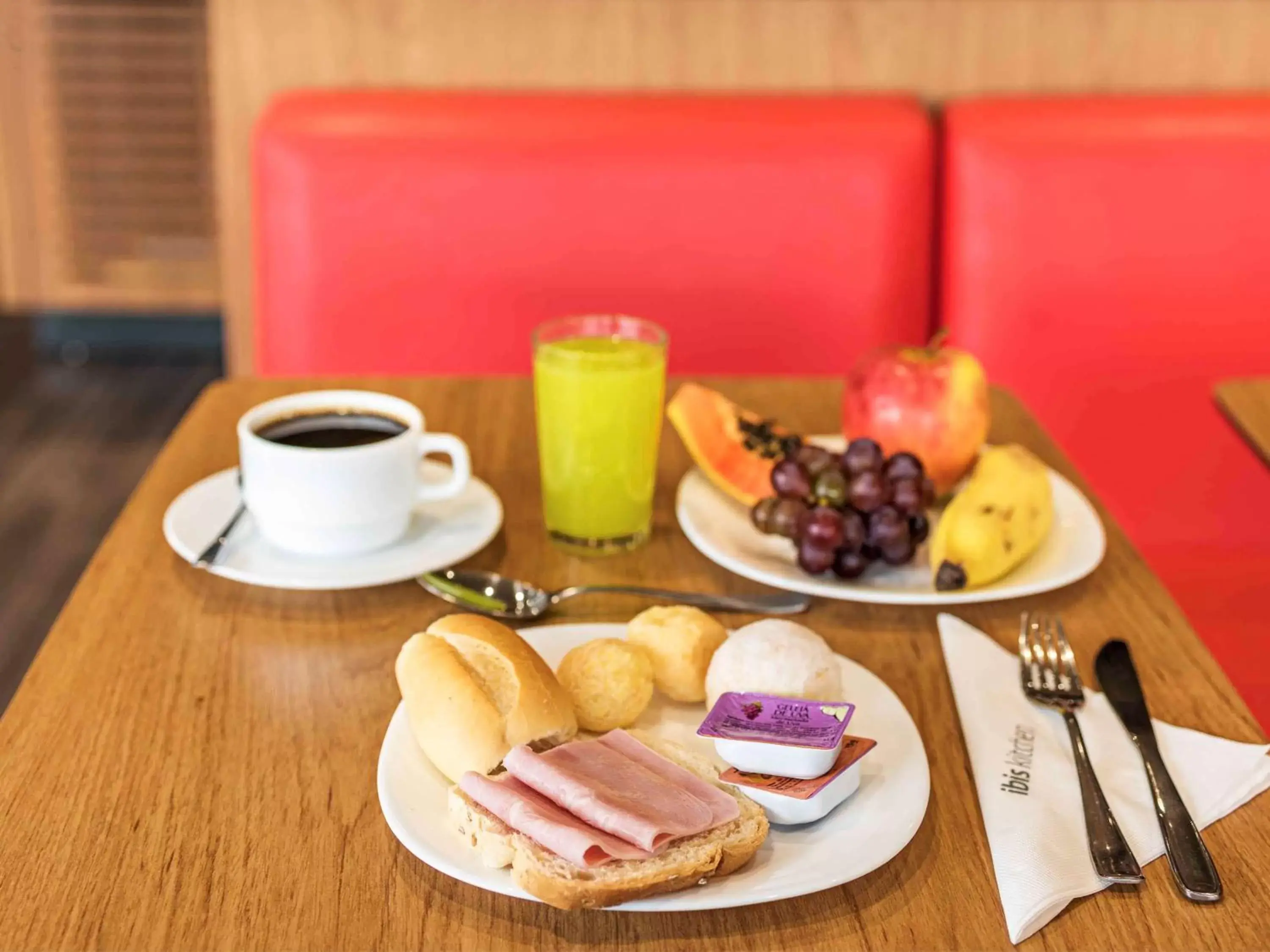 Restaurant/places to eat, Breakfast in ibis Curitiba Aeroporto