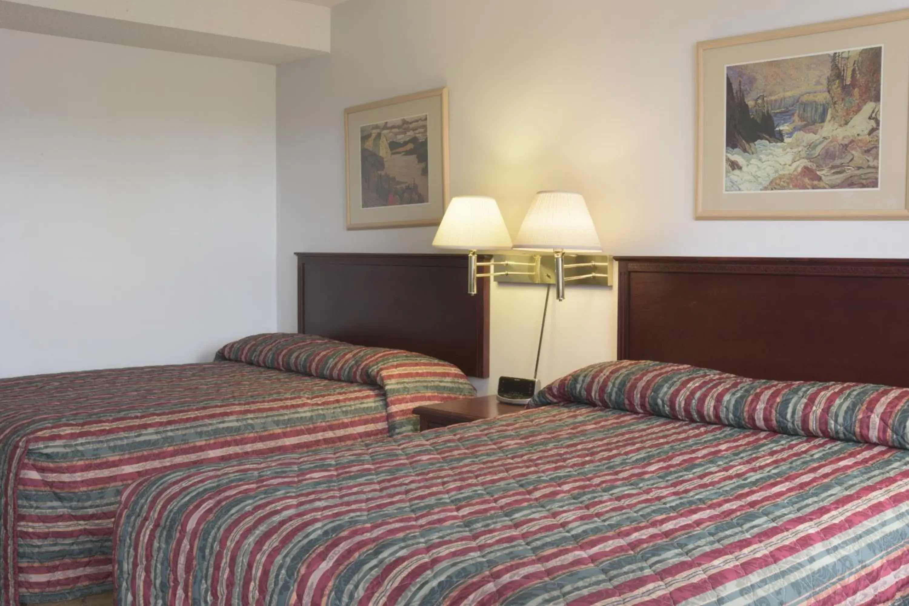 Double Room with Two Double Beds in Sun-Dek Motel Double Room with Two Double Beds in Sun-Dek Motel