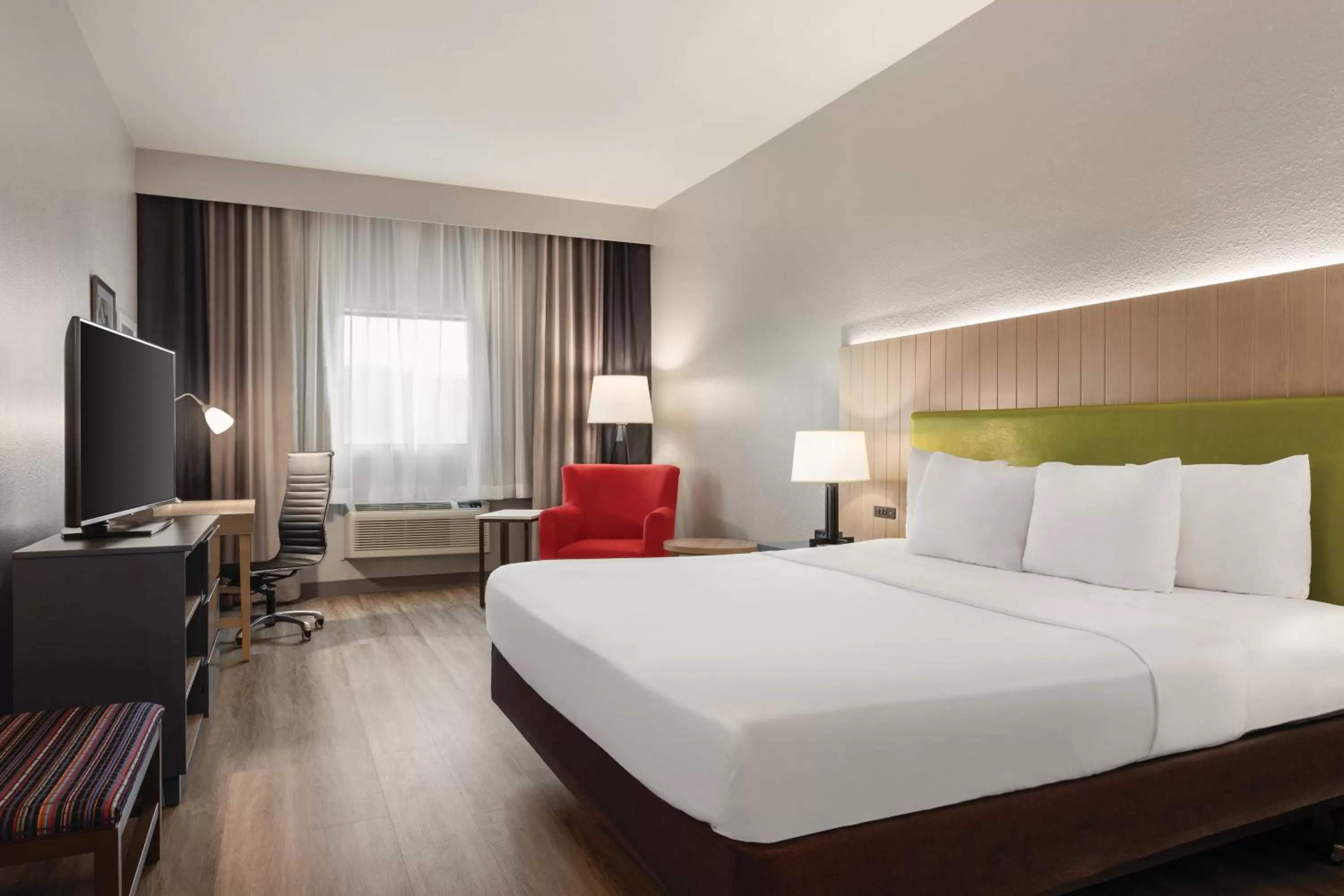 Bed in Country Inn & Suites by Radisson, Byram-Jackson South, MS