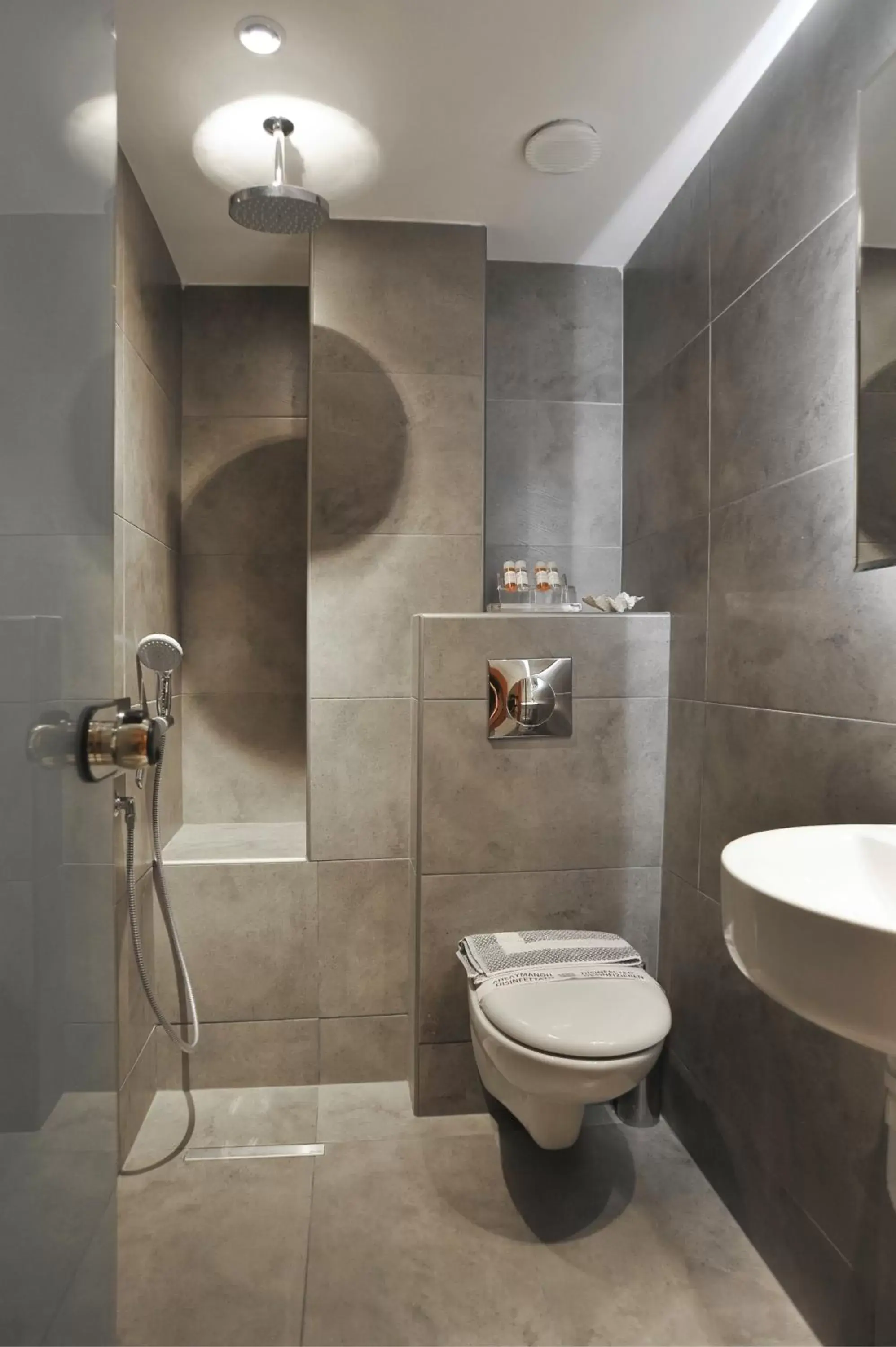 Shower, Bathroom in Fedriades Delphi Hotel