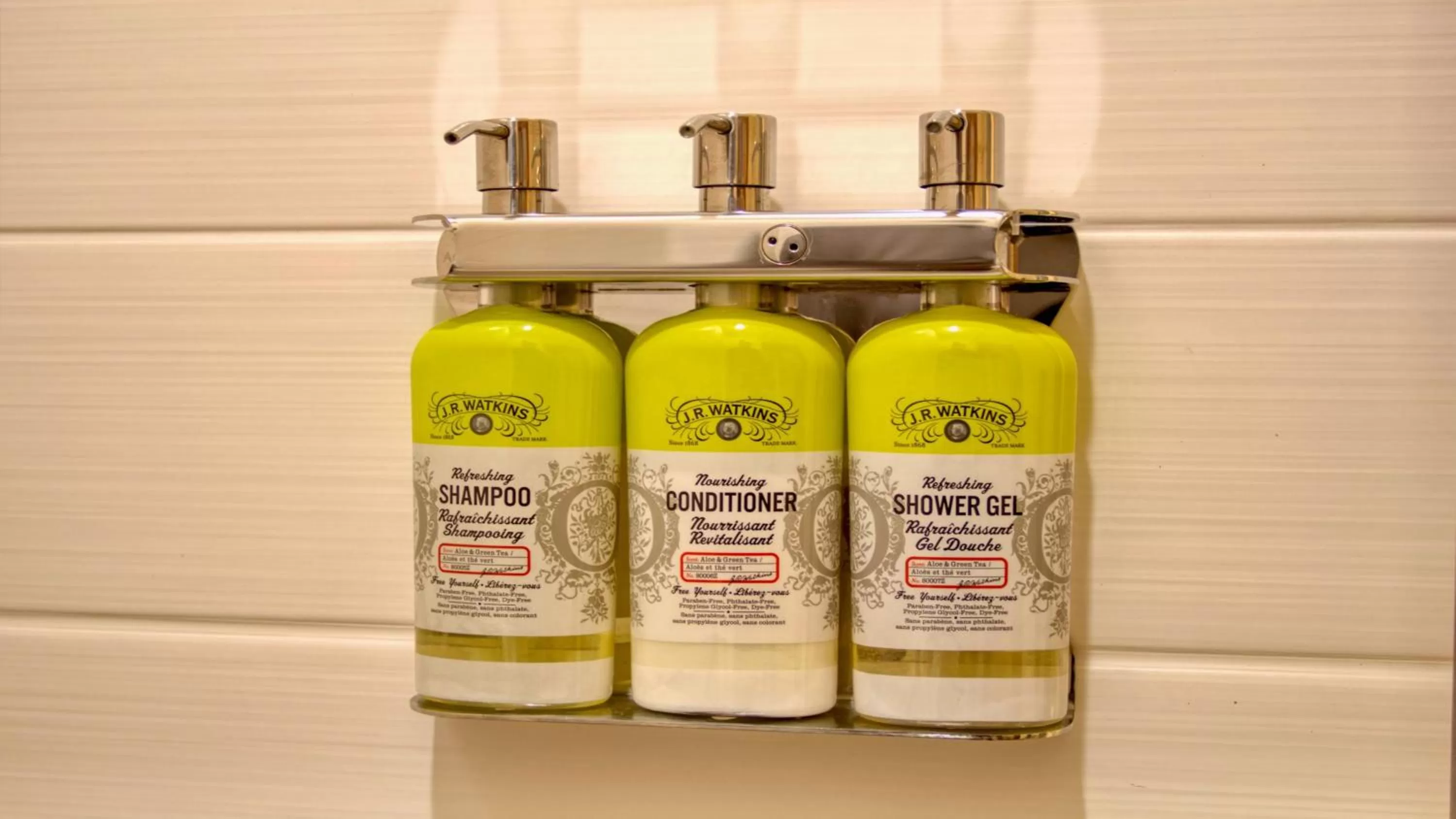 Photo of the whole room in Holiday Inn Express Hotel & Suites Byram by IHG