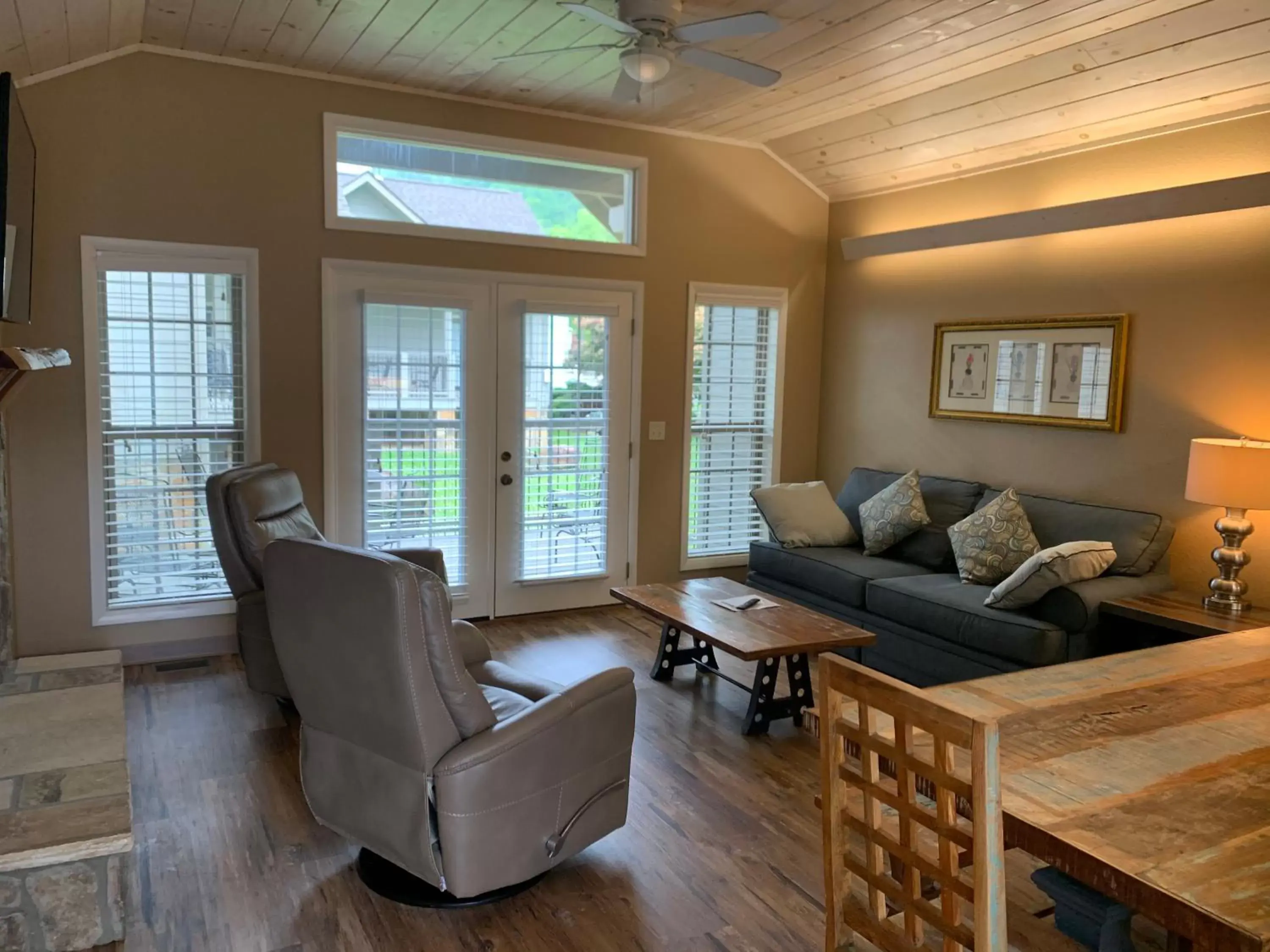 Seating Area in Carr's Northside Hotel and Cottages