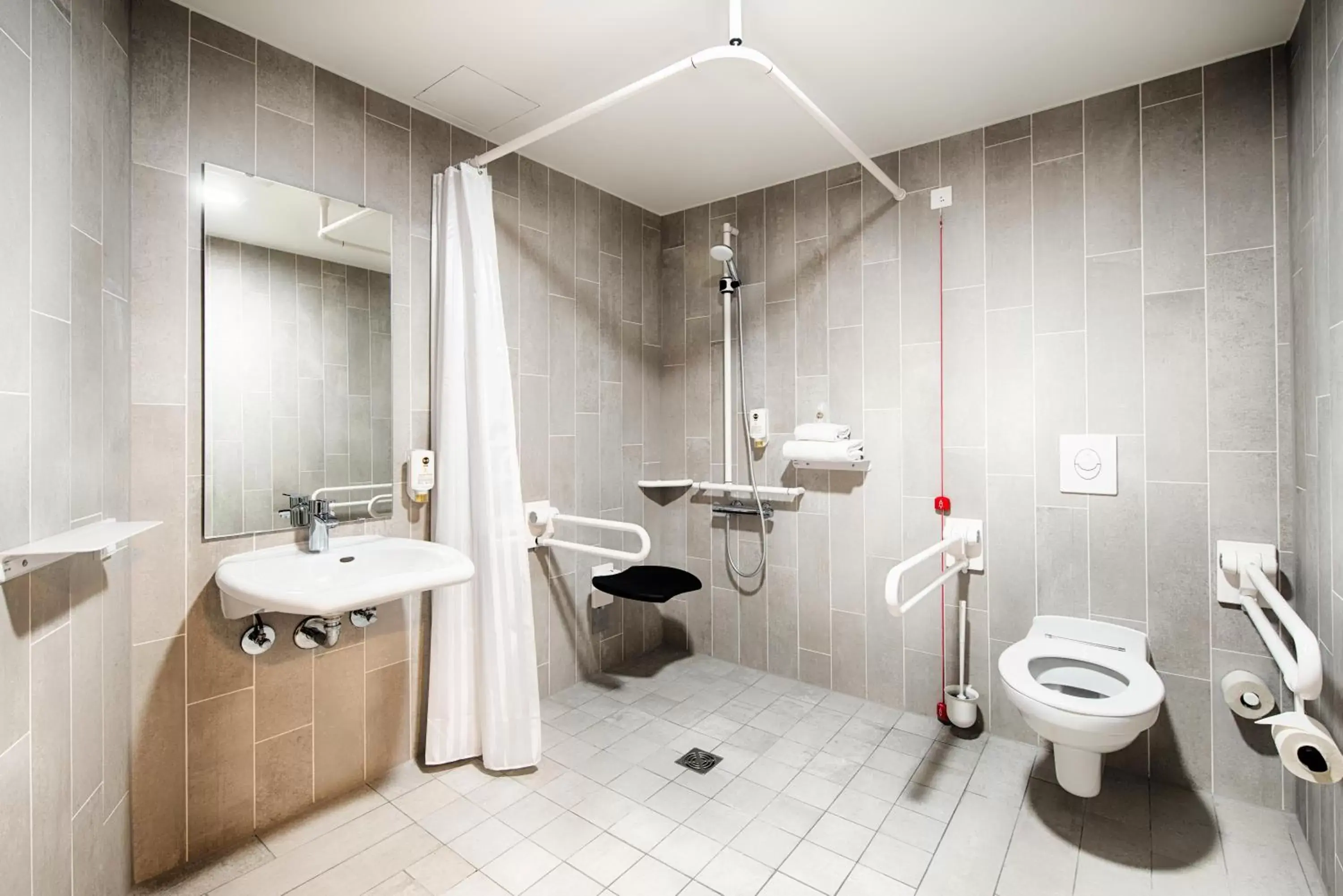 Bathroom in B&B Hotel Aachen-City