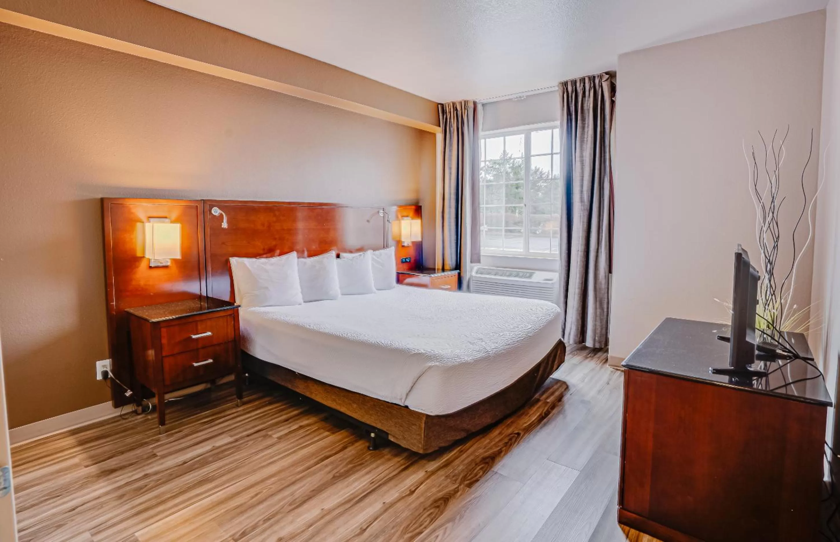 Bed in The Ashley Inn & Suites