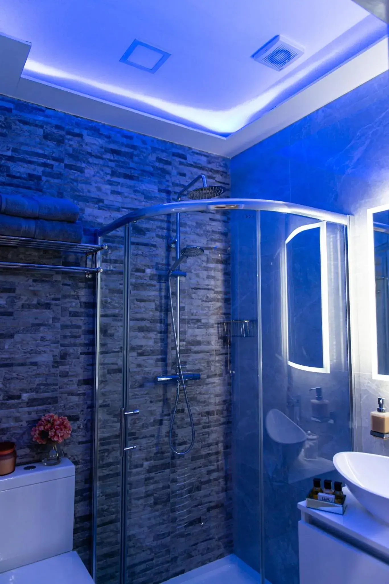 Bathroom in Aphrodite Suites