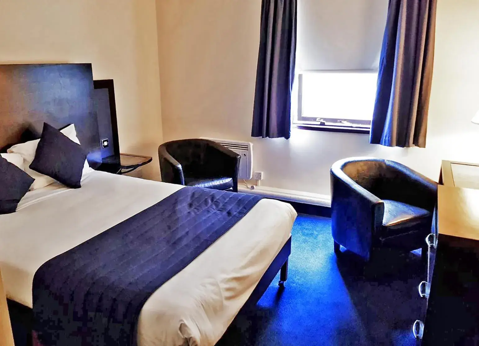 Bed in Britannia Edinburgh Hotel