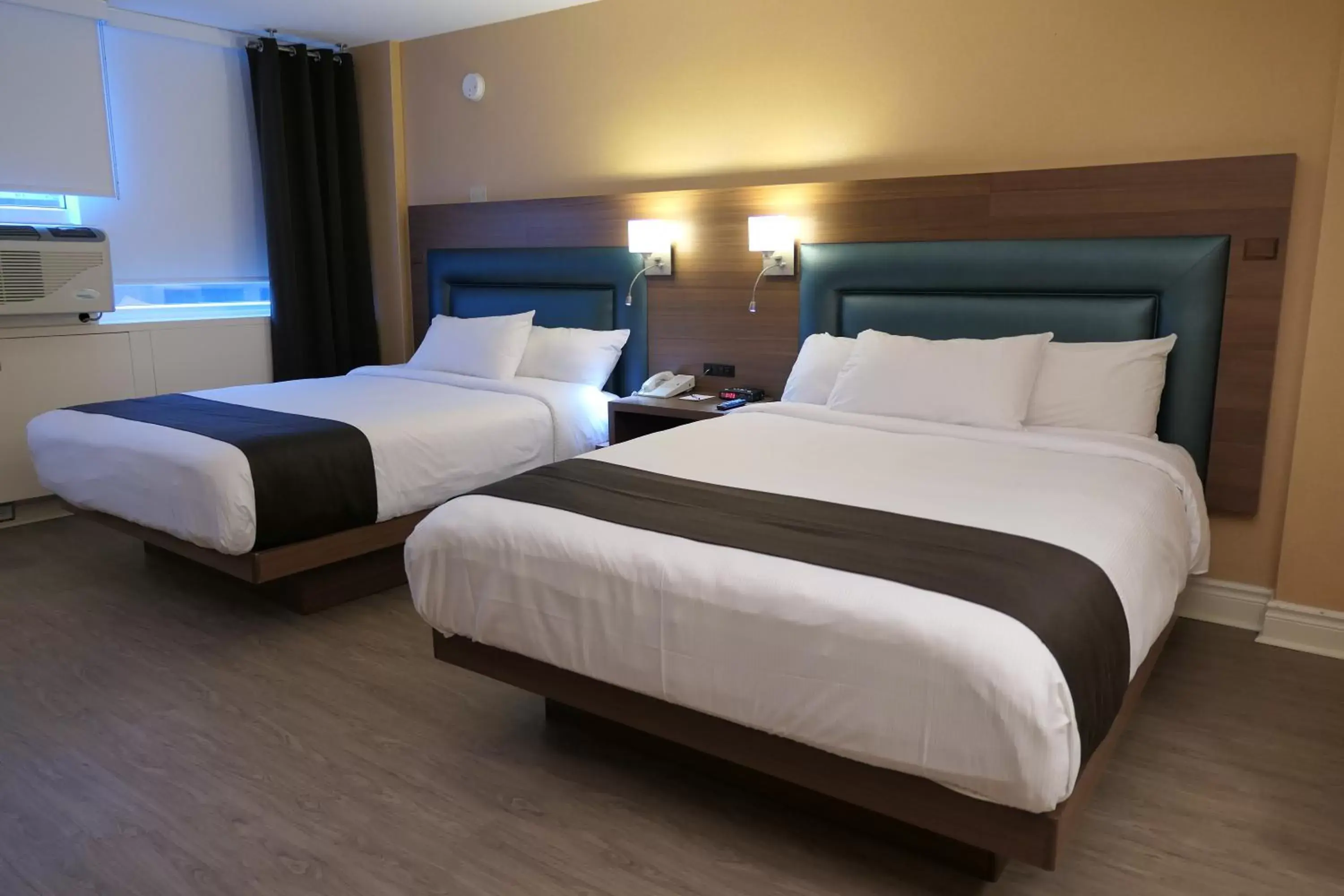 Superior Queen Room with Two Queen Beds in Hotel Espresso Montreal Centre-Ville / Downtown